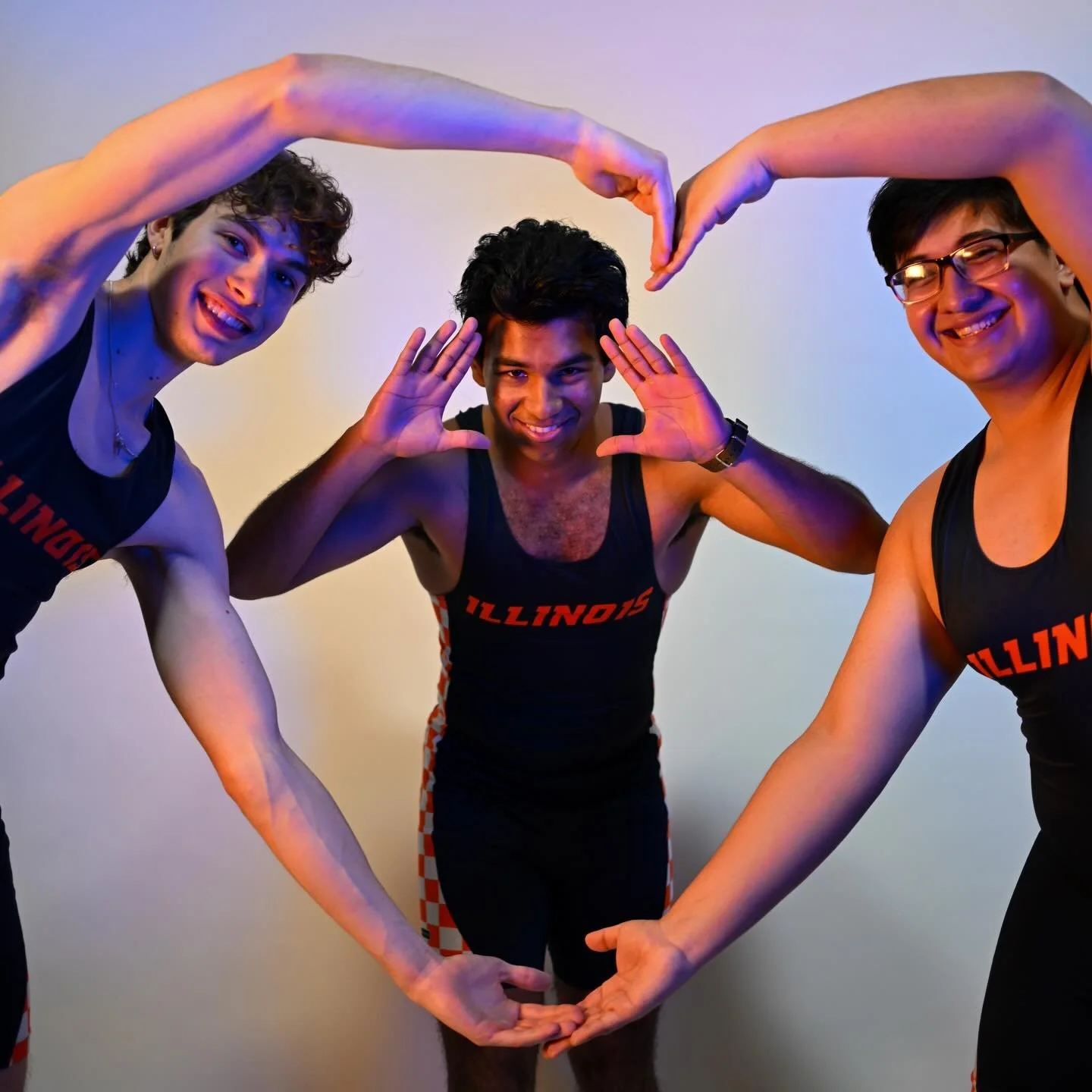 Send this to your favorite teammate: Roses are red, Violets are blue, There&rsquo;s nobody else I&rsquo;d rather have on my crew! ☺️
Happy Valentine&rsquo;s Day From Illini Rowing!🧡💙
#valentine #valentinesday #illini #uiuc #rowing