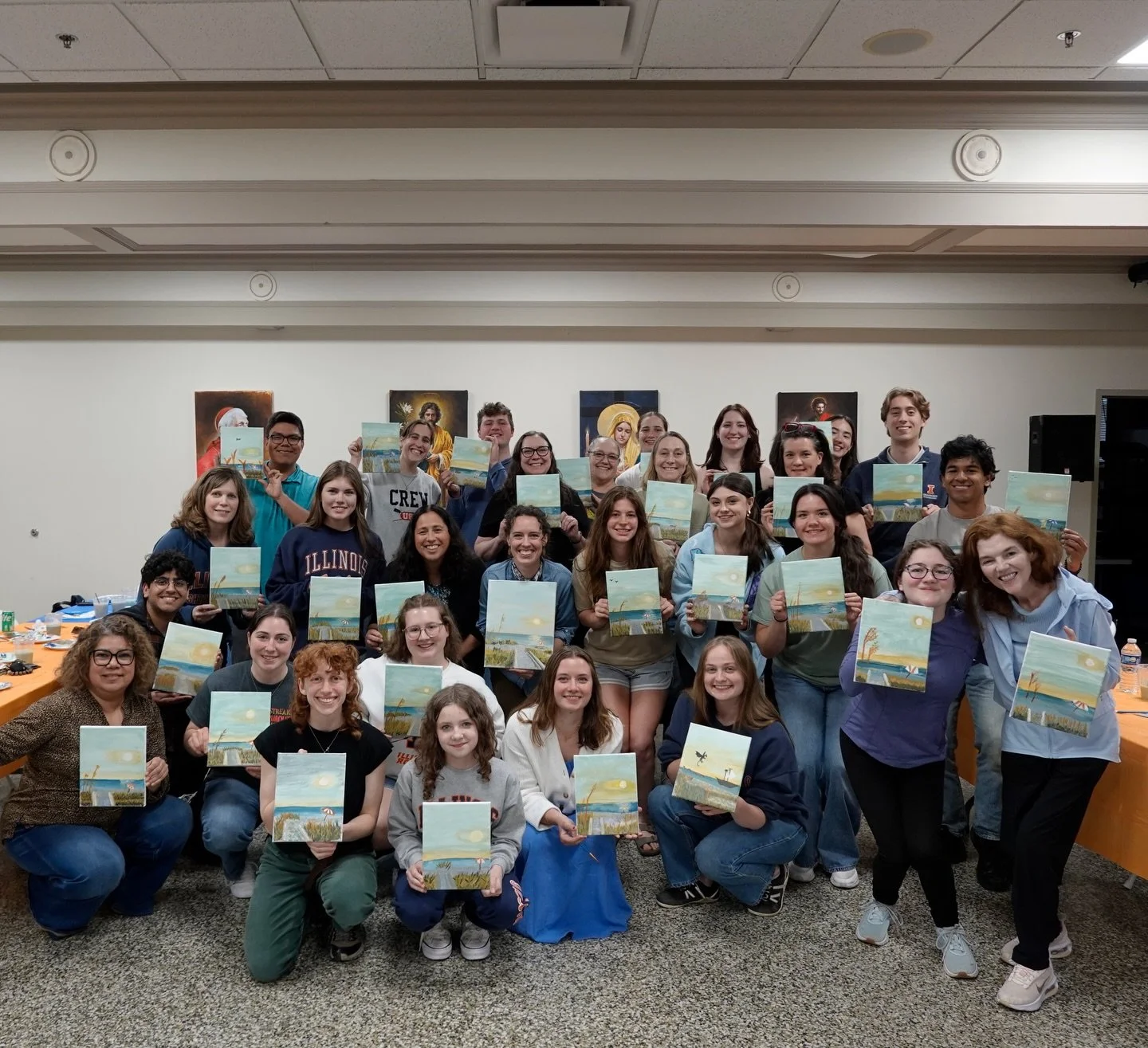 Mom&rsquo;s Weekend 2026 🧡💙
Shoutout to our team mom, @bridget.filice , for helping us find the artists within our athletes

 #uiuc #illinois #illini #momsweekend #rowing