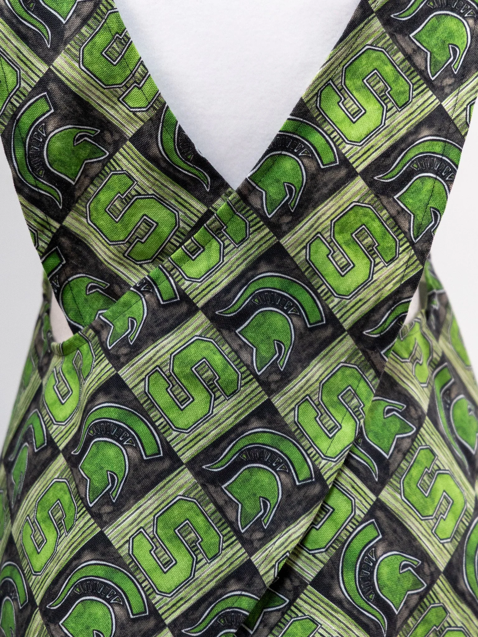 Abigail Leigh Designs MSU Checkered Apron Detail.jpg