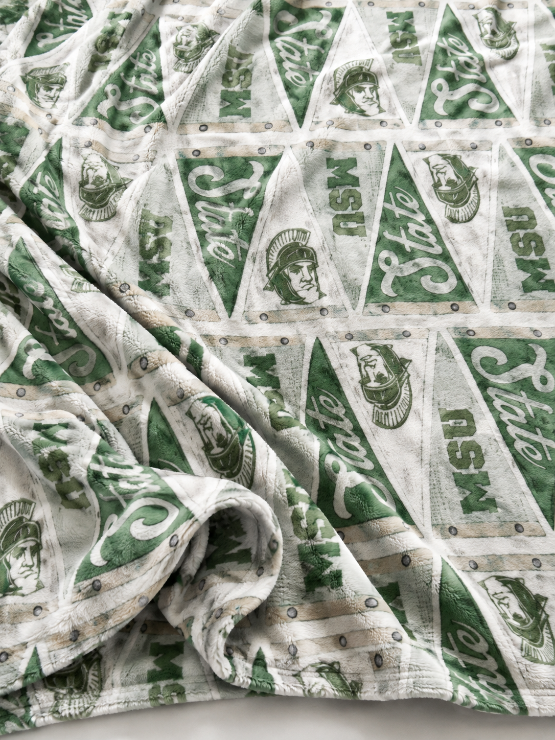 Abigail Leigh Designs MSU Pendent Blanket close-up.png