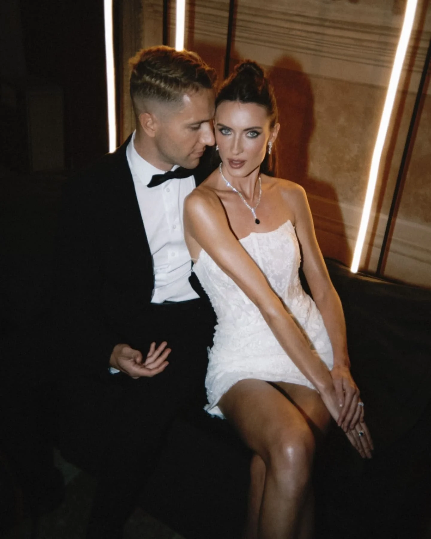 The most epic end to the most epic shoot ✨️ (and swipe to the end for the most epic shot of the evening!)

Sexy, sultry, but still deeply connected - that's the way I love my wedding evenings to end. I'm obsessed with how simple it is to make somethi