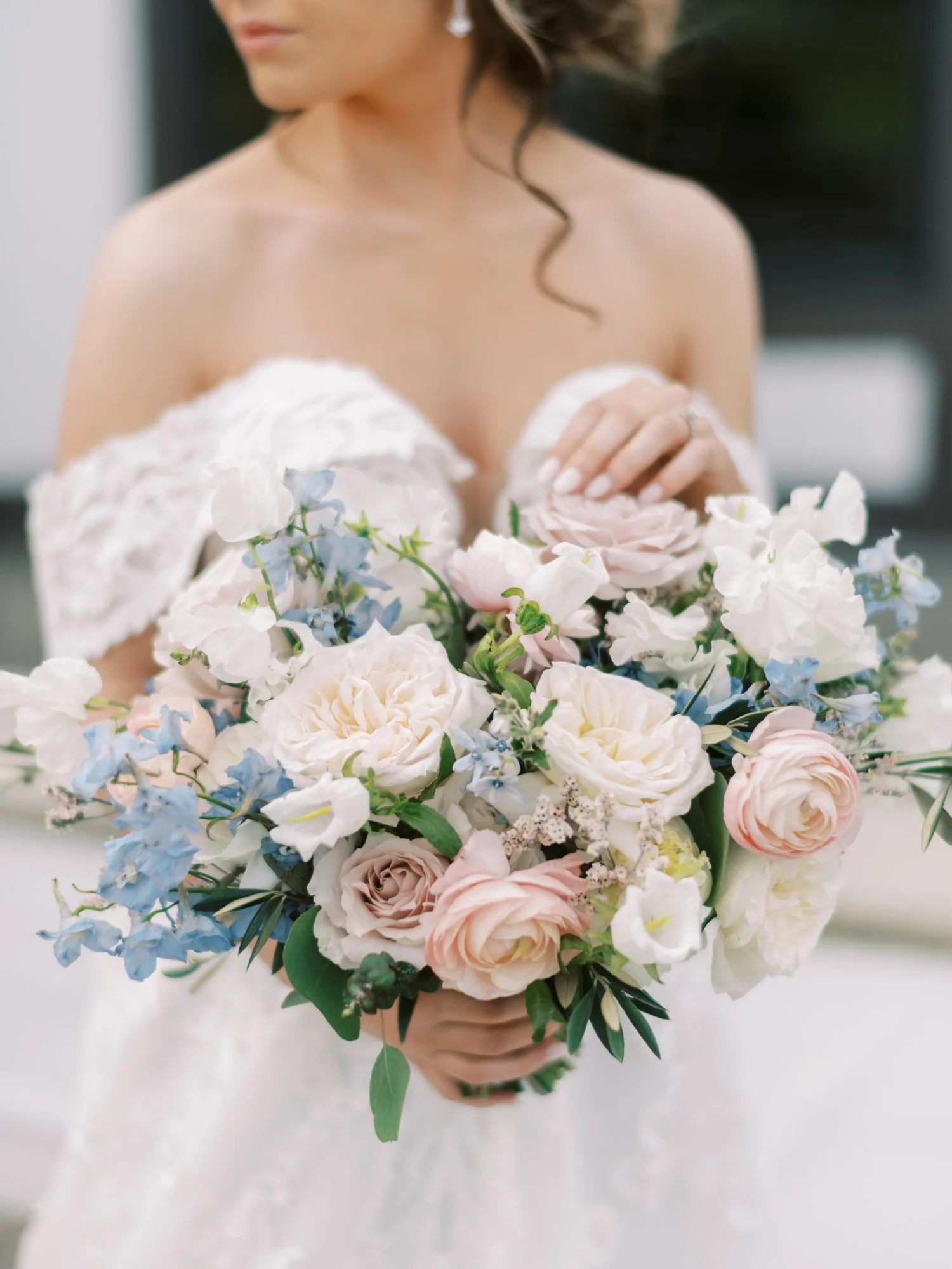  Photograph by:   Marissa Belle Photography    Bouquet by:   Floral V Design   