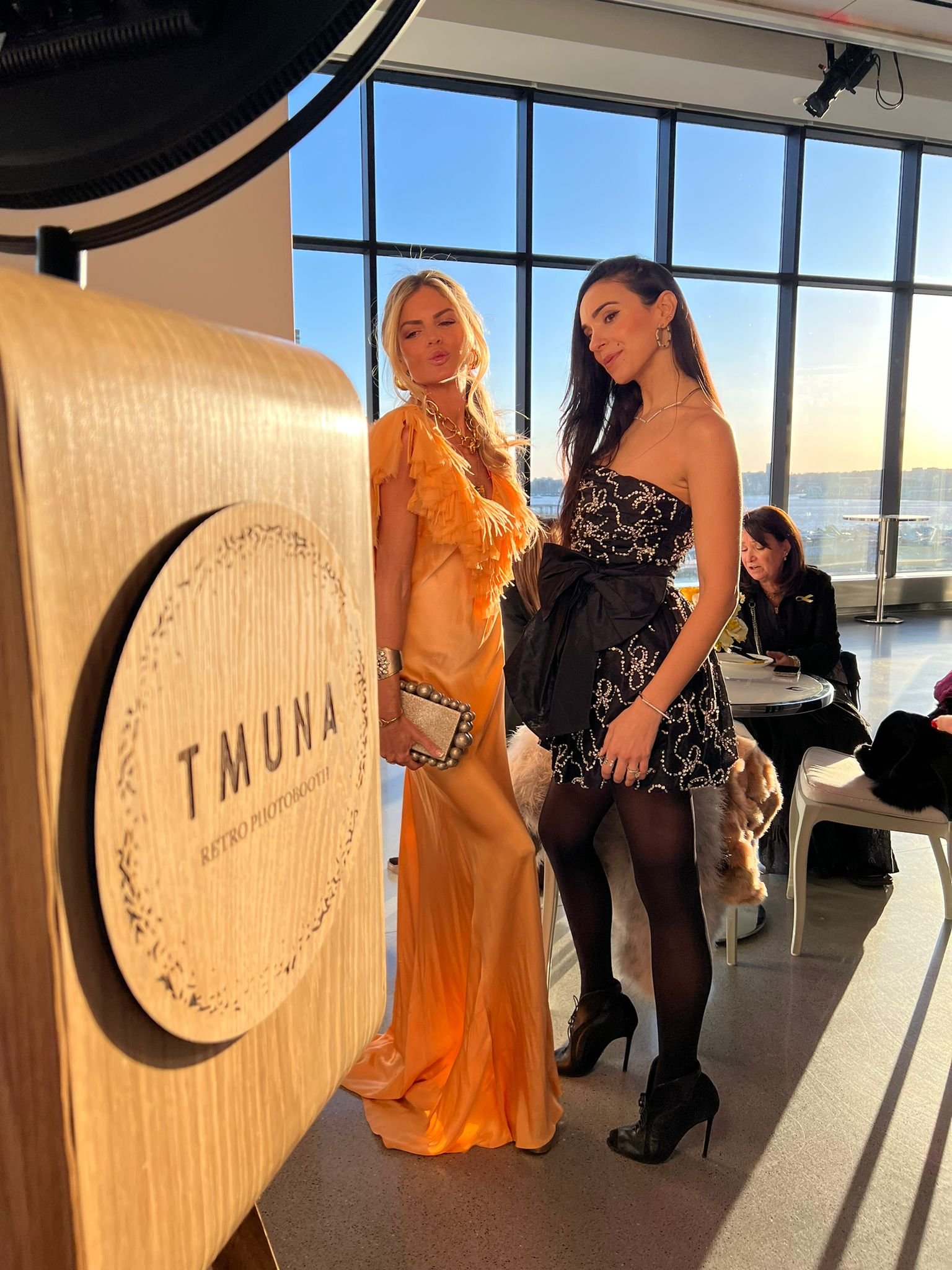 TMUNA-NYC--Best-New-York-Wedding-Photobooth-Wedding-Deals5.jpeg