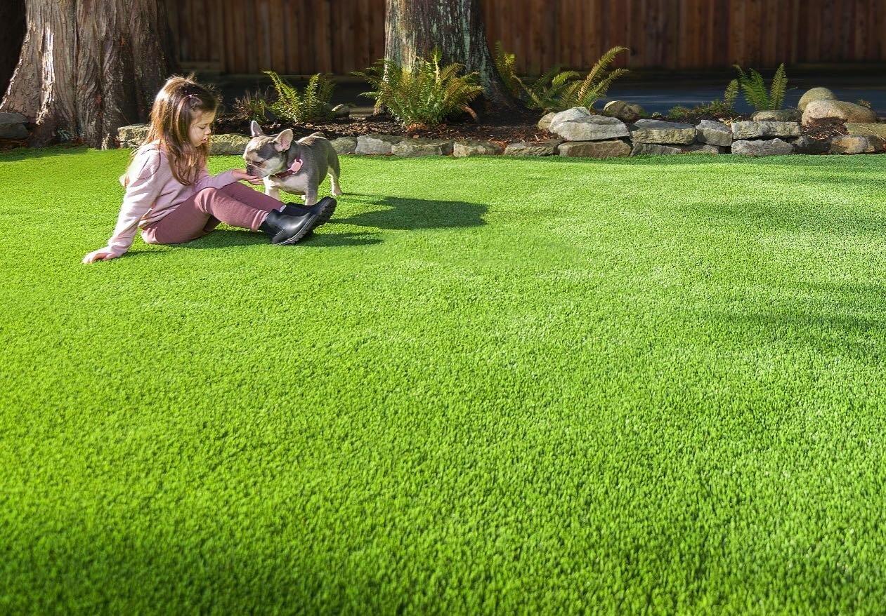 soft enough for the kids, and durable enough to withstand hours of play time 🐶👧🏼 #grandgrass