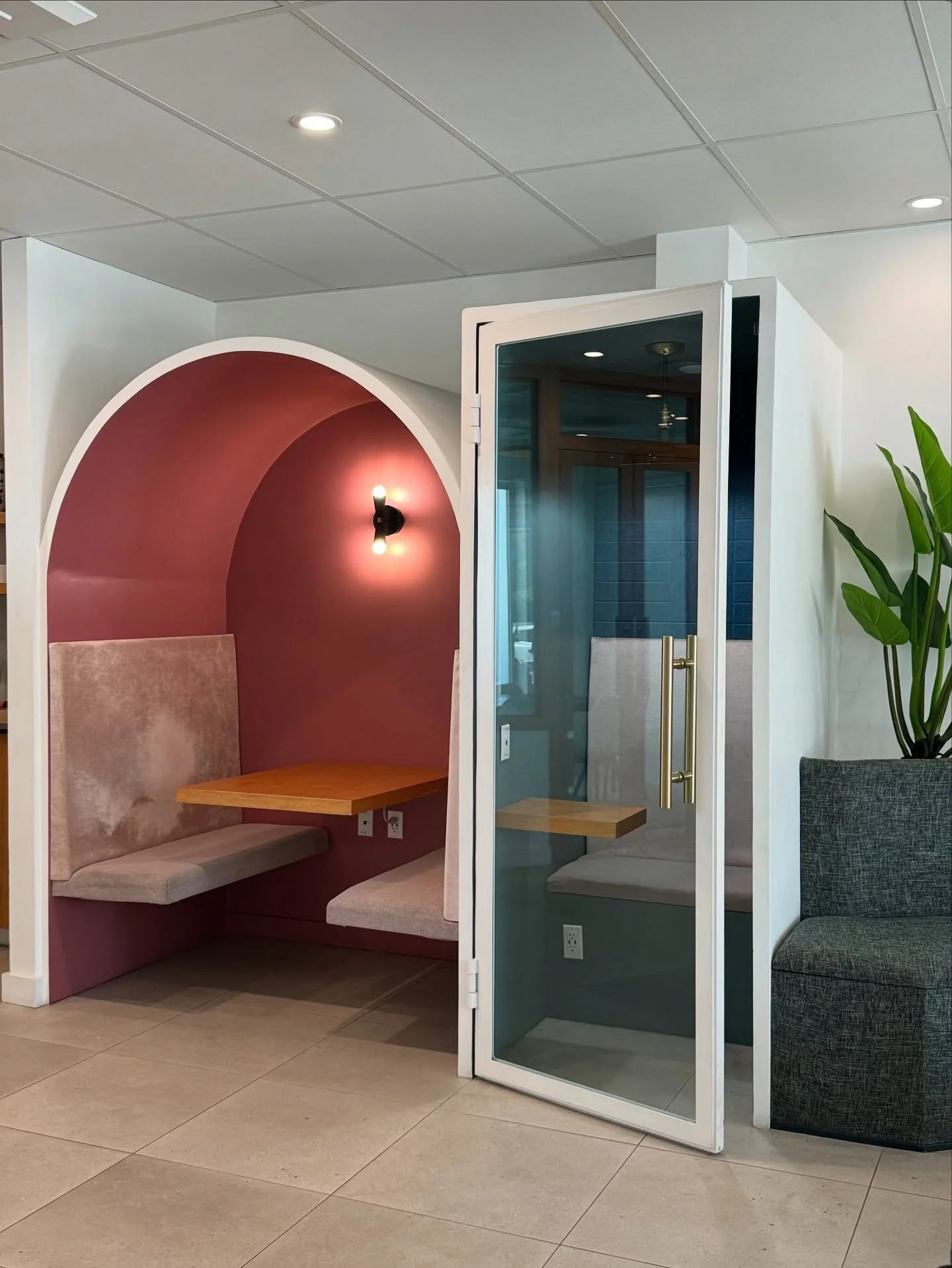 Private call? Deep focus? We&rsquo;ve got a pod (and a booth) for that. 😇

#CoWork #OnIsland #TurksAndCaicos