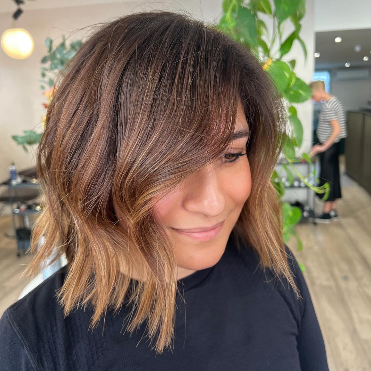 💃🏻💃🏻 Over the past year it&rsquo;s been a total transformation for my amazing client and now friend Donna. @thecuriousmummy We recently cut all her hair off to this amazing chic French bob. And gave her a soft hand painted balayage to compliment 