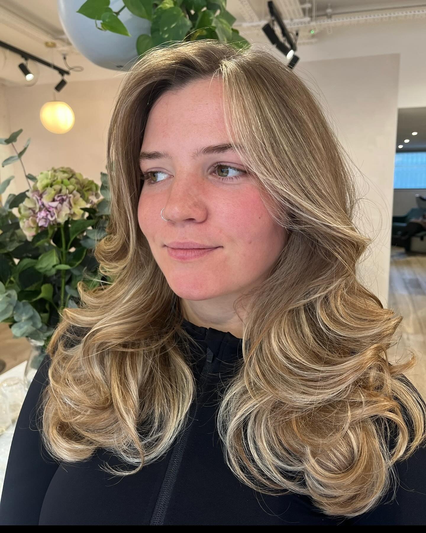 ⭐️⭐️⭐️More stunning work from our girl Amy. Absolute transformation on these long longs to a trend setting 90s long layered haircut with fluffy bangs. One of our most asked for cuts and colours of 2023-2024. Swipe for the before pictures. Book now wi