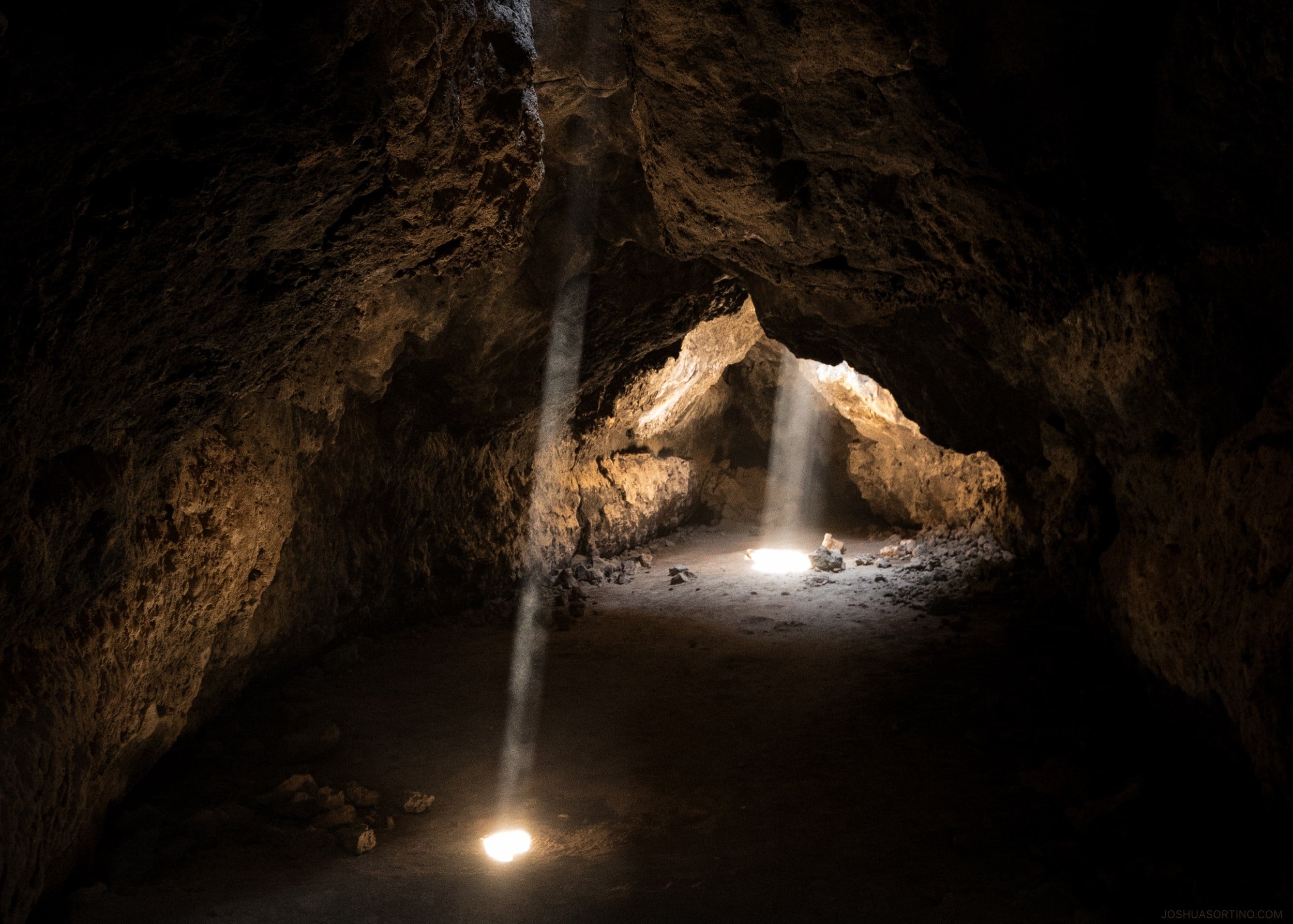 The extraordinary story of how 300 volunteers rescued a stranded caver