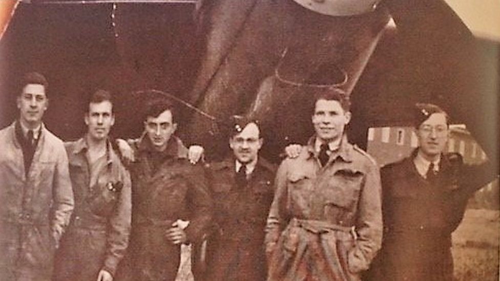 World War Two pilot backs campaign to honour photographic unit