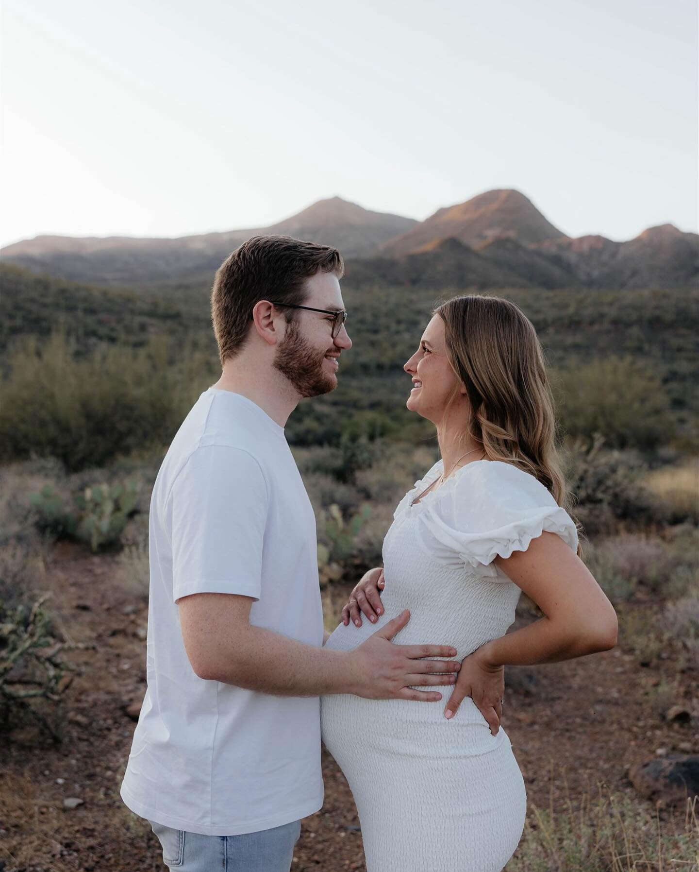 y&rsquo;all mind if I post at 8pm because I love these maternity photos + can&rsquo;t help but share 🤭🤭🤭
&bull;
&bull;
&bull;
&bull;
&bull;
&bull;
&bull;
&bull;
#arizonaphotographer
#proposalphotographer 
#arizonaengagementphotographer 
#arizonaco