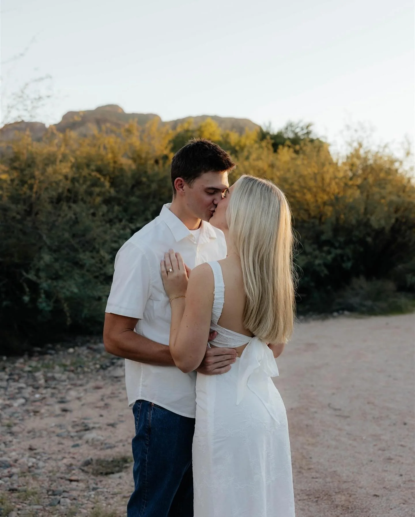 well consider me absolutely obsessed with lauren + bryce&rsquo;s love + this DREAMY backdrop 🤤
&bull;
&bull;
&bull;
&bull;
&bull;
#arizonaphotographer#cabophotographer 
#arizonaweddingphotographer 
#caboweddingphotographer