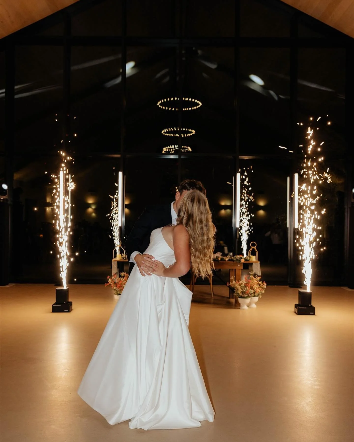 can we talk about how perfect this reception + send off was??? and how they did their exit in the POURING RAIN 😭😍

literally couldn&rsquo;t have been more dreamy 🤤

vendors:
venue: @desertviewweddings 
planner: @kristimarieevents 
photographer: @l
