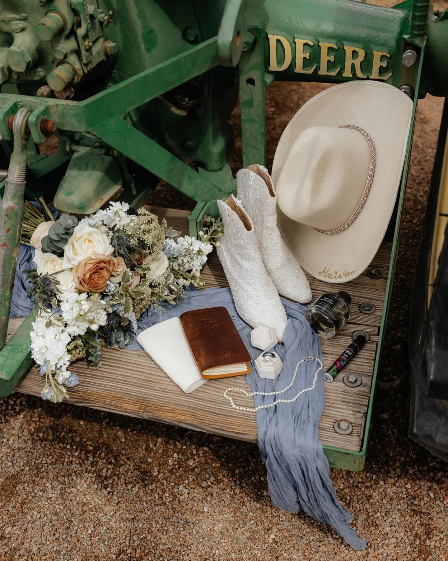 The LeMarrs 🥂

Shout out to this amazing vendor team:
Venue: @knottybarnqc 
Bridal Attire: @weddingbellesaz 
Cake/Desserts: @frostedflour.cakery 
Beverages/Bartending: @dashing_spirits 
Catering: @kissthechefcatering 
D&eacute;cor: @blossom_events_a