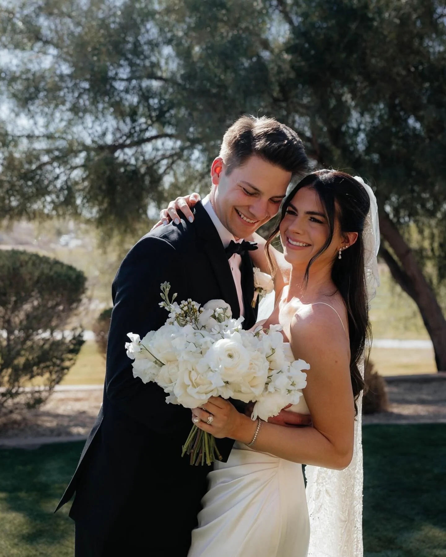 forever obsessed with this sweet day + the love these two share 🕊️

second for @abbyhiggsphotography
#cabophotographer
#arizonaphotographer 
#arizonaweddingphotographer 
#caboweddingphotographer