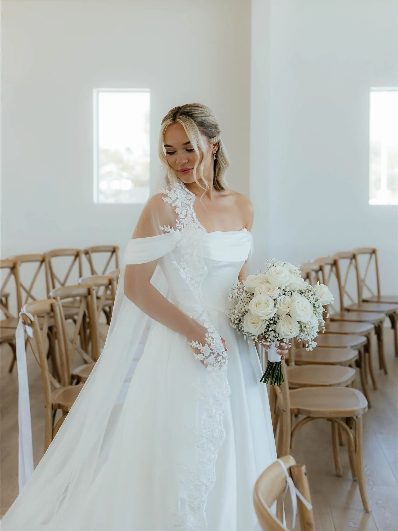 a moment for the bride 🎀🦢✨🤍

vendor team:
venue: @desertviewweddings 
photo: @loveendures.photo 
second shooter: @abbyhiggsphotography 
wedding planner: @kristimarieevents @alaynalandrey bridal attire: @luv_bridal 
bridesmaid attire: @birdygrey 
c