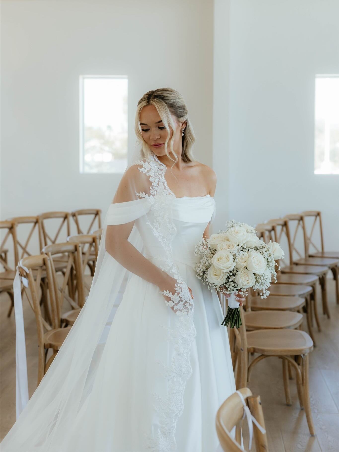a moment for the bride 🎀🦢✨🤍

vendor team:
venue: @desertviewweddings 
photo: @loveendures.photo 
second shooter: @abbyhiggsphotography 
wedding planner: @kristimarieevents @alaynalandrey bridal attire: @luv_bridal 
bridesmaid attire: @birdygrey 
c