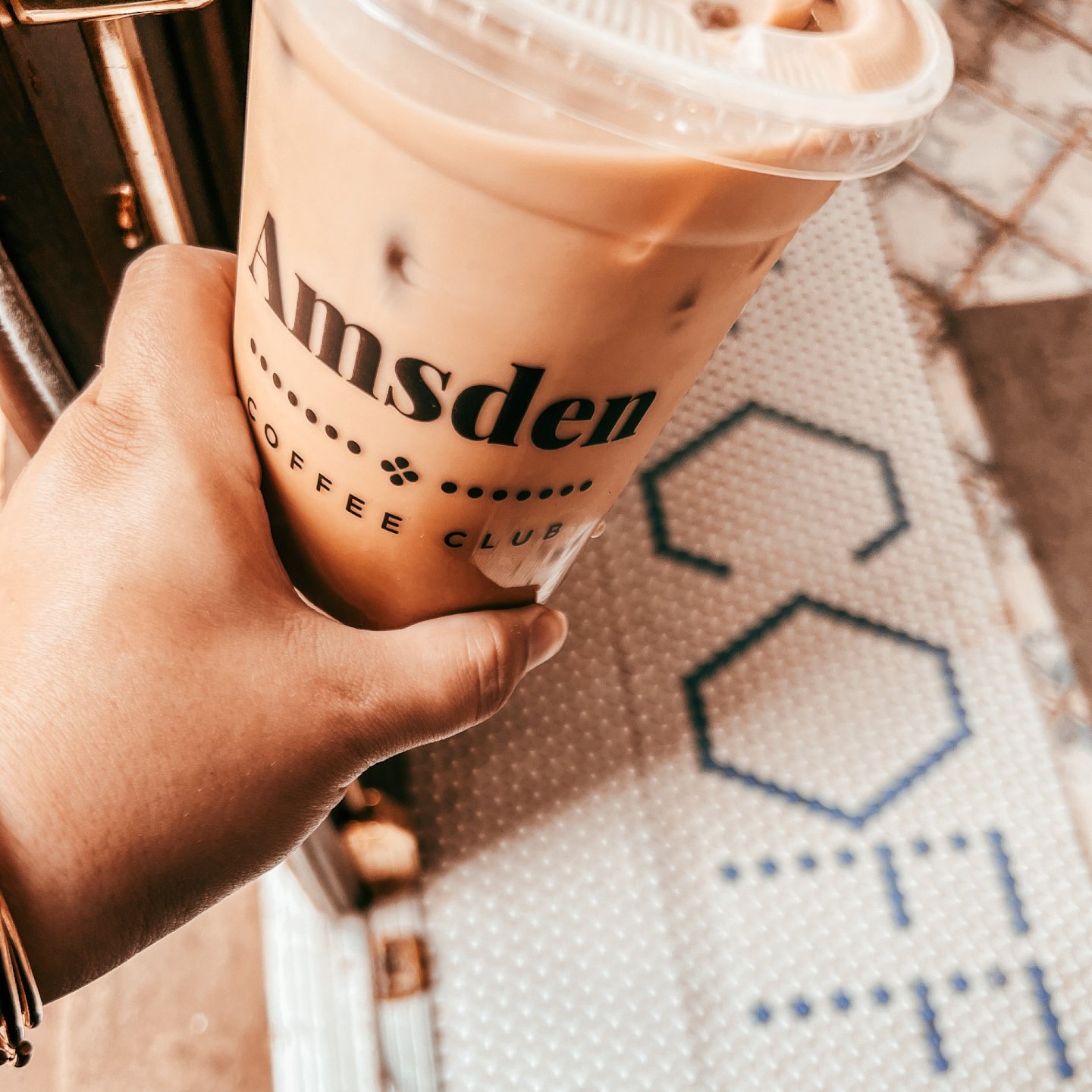 Monday morning's forecast: 99% chance of iced coffee! ☀️🧊 Grab a cup and let&rsquo;s make this week as smooth and chill as your caffeine fix! Stop by today from 7AM-7PM.

#theamsden #amsden #amsdencoffeeclub #gathermercantile #sharethelex #versaille