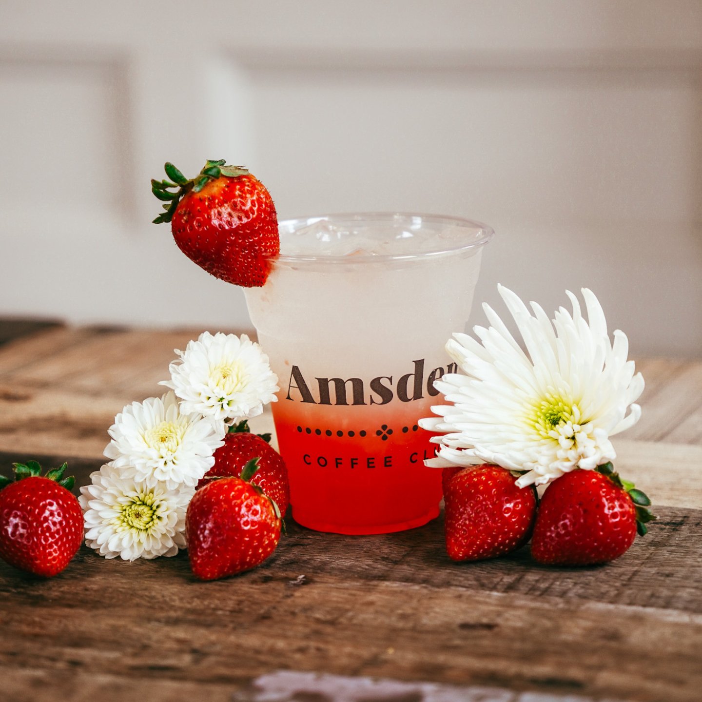 Sip into sunshine with our refreshing Strawberry Lemonade! 🍓🍋 Perfect for those days when you need a burst of fruity goodness to brighten your mood. Get ready to pucker up and taste the sweetness of summer in every sip! ☀️

#theamsden #amsden #amsd