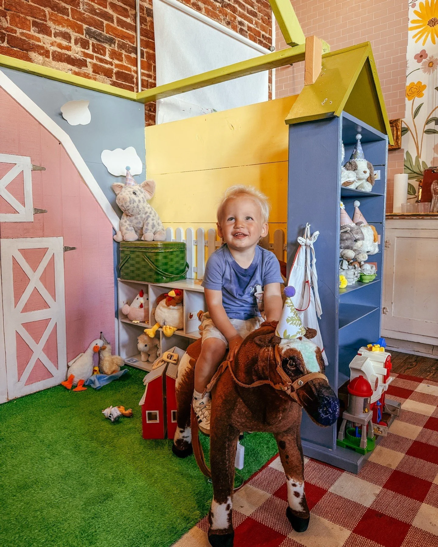 School&rsquo;s out, play&rsquo;s in! 🍂✨

Bring the kiddos to Gathered Play + Create this fall break for all-day fun&mdash;think pretend coffee at Luke&rsquo;s Diner, playing in the Theatre, and adventures in our brand-new play spaces. 🧸💛

Book you
