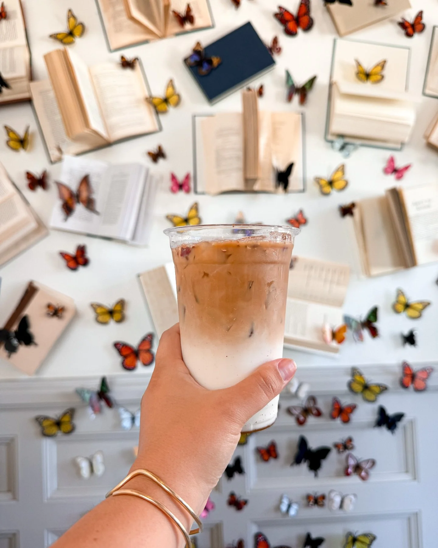 Maple + pecan = fall in a cup 🍁🤎

Our Maple Pecan Macchiato blends maple + butter pecan syrup with espresso and milk. Topped with crushed pecans and a sprinkle of cinnamon.

Sweet, nutty, and made for crisp fall days. 🍂☕

#theamsden #amsden #amsde