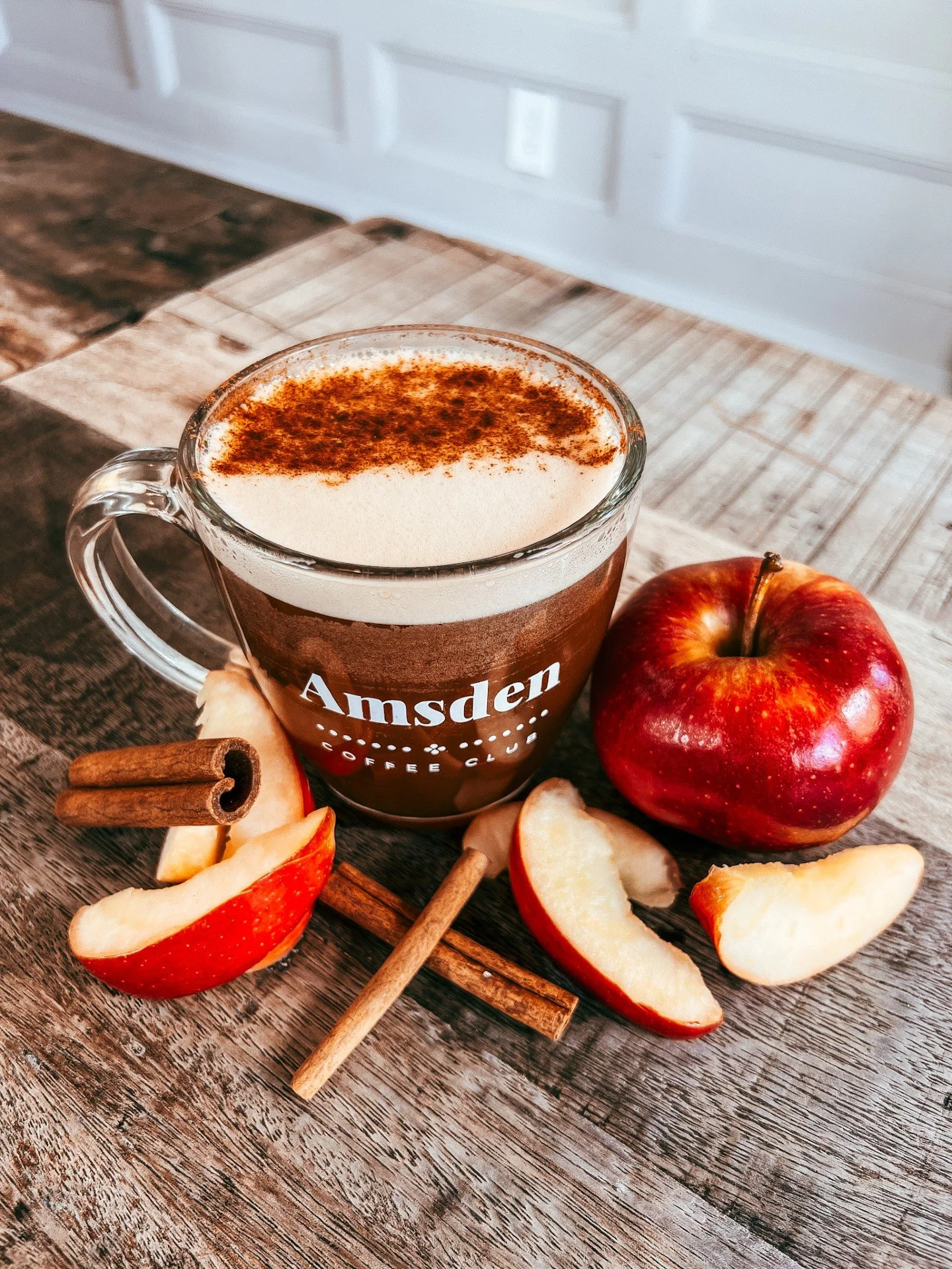 Spice meets sweet in the coziest way. 🍎✨

Our Apple Cider Chai blends chai + vanilla syrups with warm apple cider for a sip that feels like fall in a cup.

Perfectly spiced, perfectly comforting, come grab yours today. 🍂☕
📍The Amsden | Mon&ndash;S
