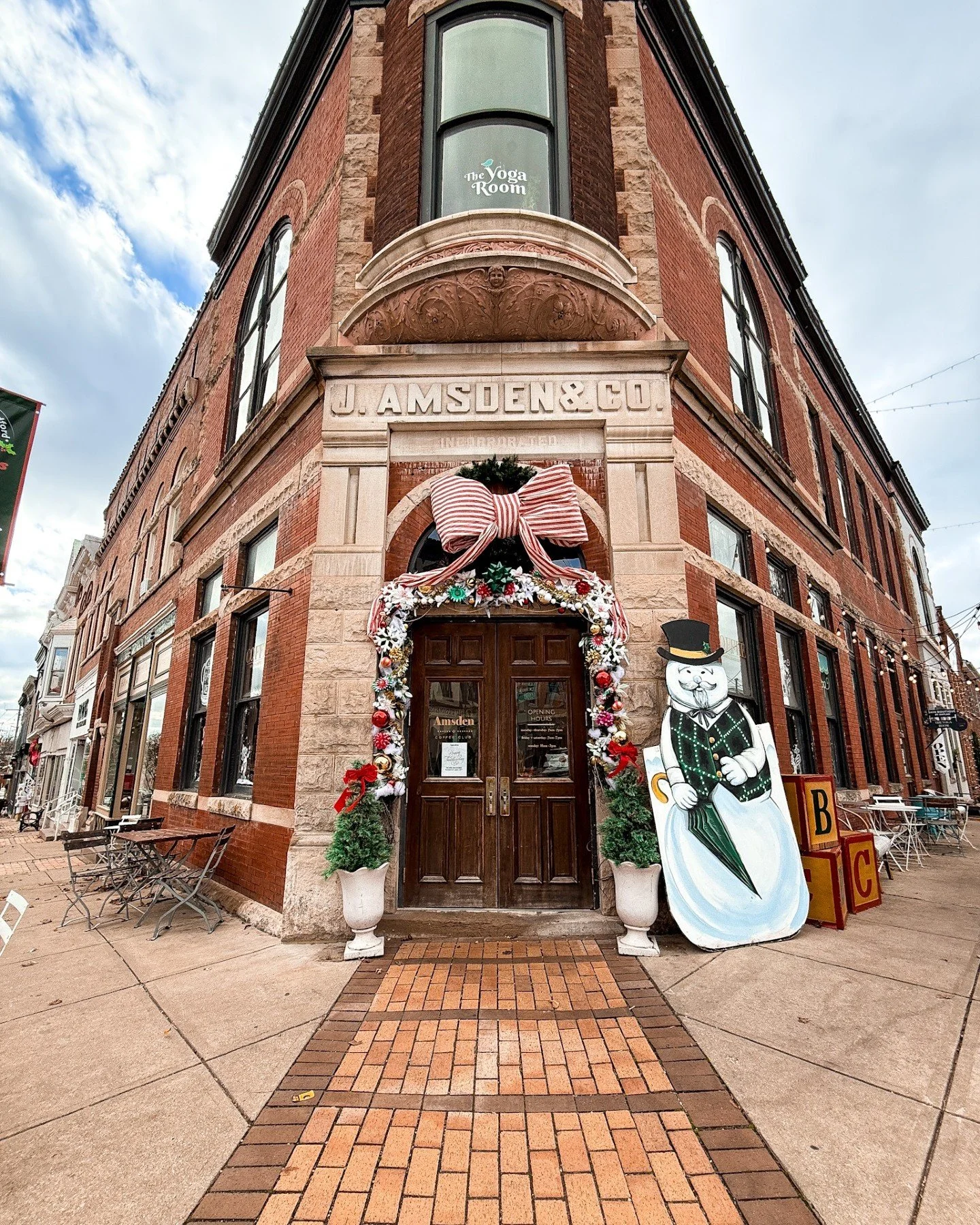 Our hearts are extra full today. 🧡✨

We&rsquo;re so grateful for this community &mdash; for every morning coffee run, playdate, and moment you&rsquo;ve shared with us this year. You&rsquo;re the reason The Amsden feels like a piece of home. ☕️🏡

Fr