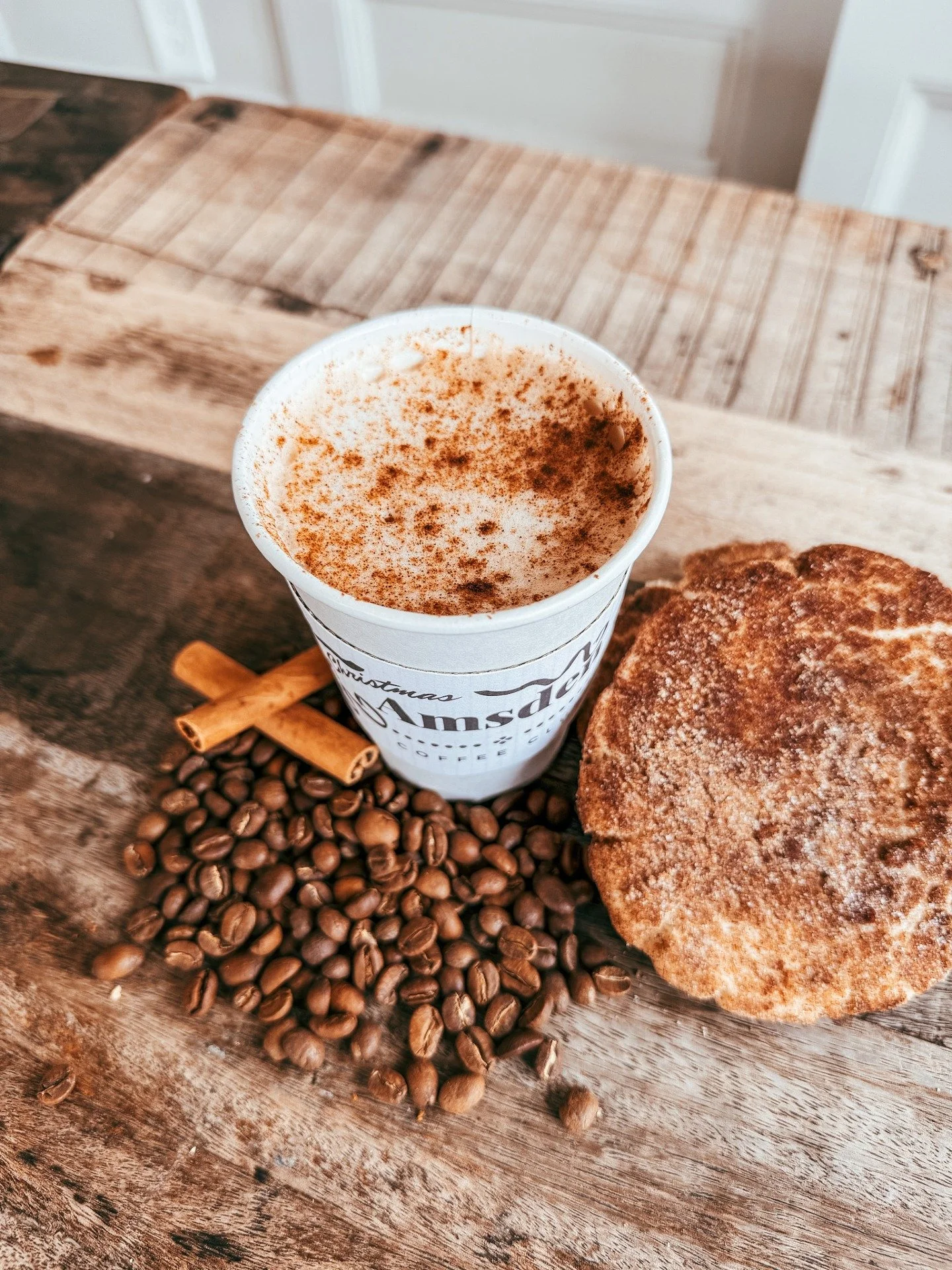 ✨ Sweet, spicy, and oh-so-sweet ✨ 

Our Snickerdoodle Latte is made with cinnamon syrup, vanilla syrup, cane sugar syrup, espresso, and milk, this cozy classic is topped with a dusting of cinnamon sugar for the perfect balance of warmth and chill.

I