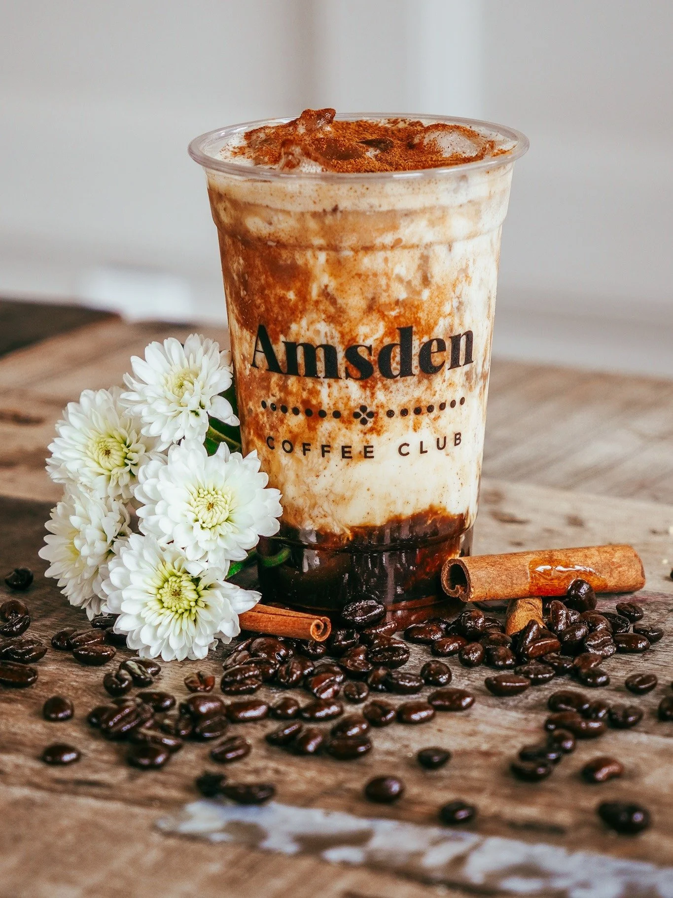 If you&rsquo;re in the mood for something light, sweet, and iced &mdash; this is it. 🍯

Our Cinnamon Honey Shaken Espresso is made with honey and espresso shaken over ice, then topped with oat milk and finished with a light sprinkle of cinnamon.

Sm