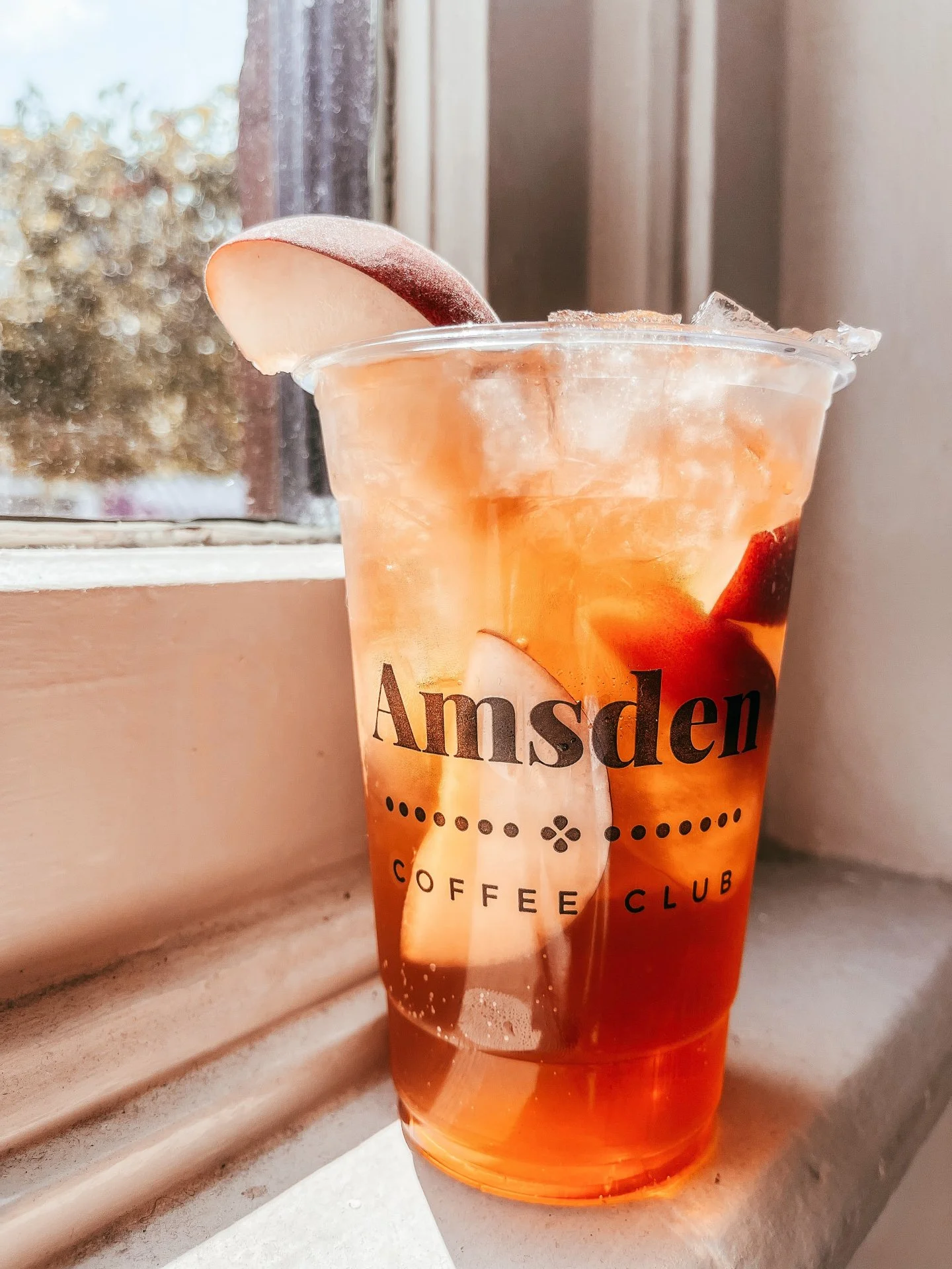 It&rsquo;s a good day for something peachy. 🍑

Our Iced Peach Green Tea is green tea over ice with sweet peach and fresh peach slices. It&rsquo;s light, refreshing, and one of those drinks that just hits right when it&rsquo;s warm out.

We're OPEN t