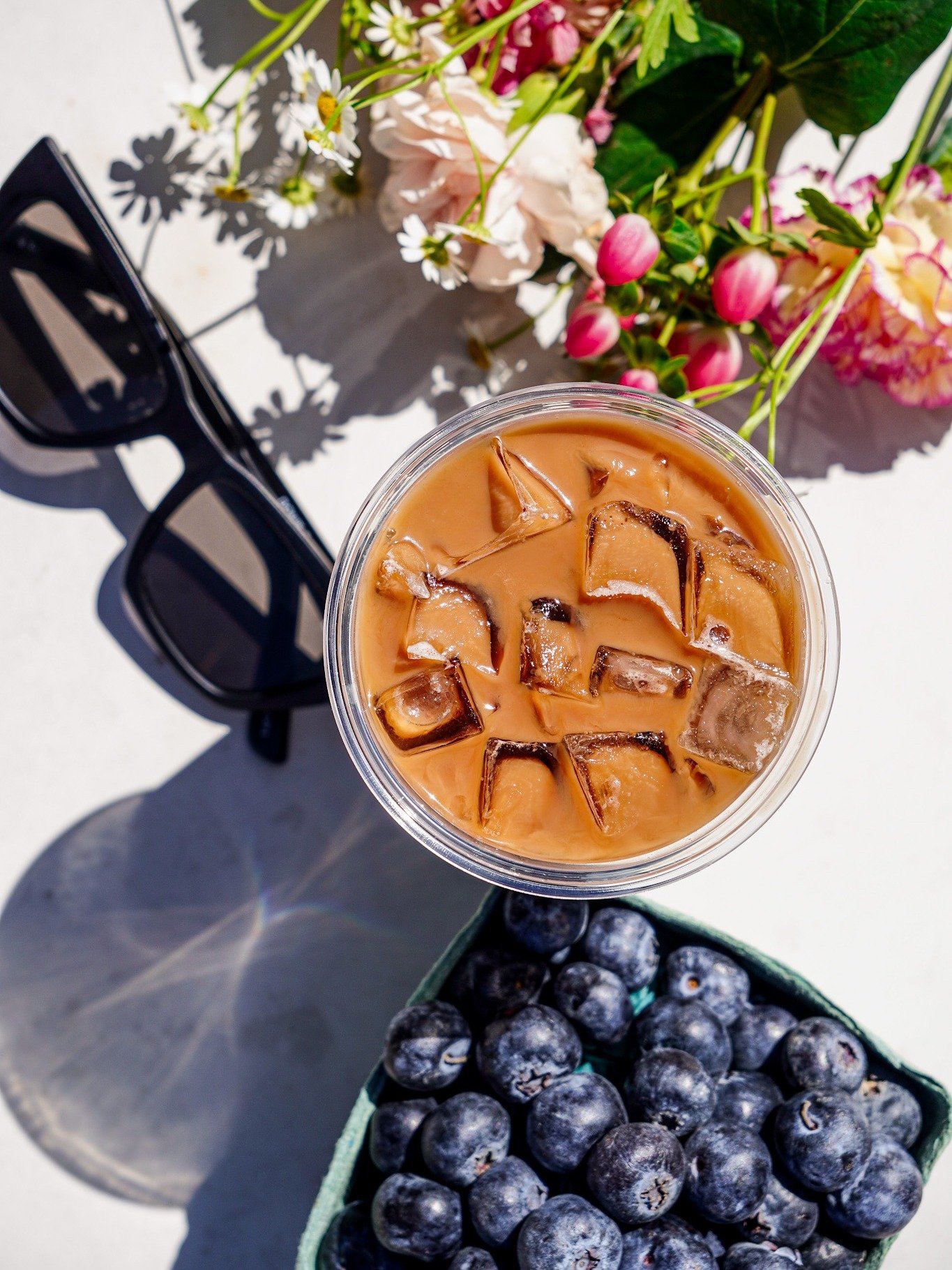 iced coffee, fresh air, and a slow morning kind of mood 💛

name a better way to spend your sunday&hellip; we&rsquo;ll wait 🫐

#theamsden #versaillesky #coffeesesh #exploreky #travelky