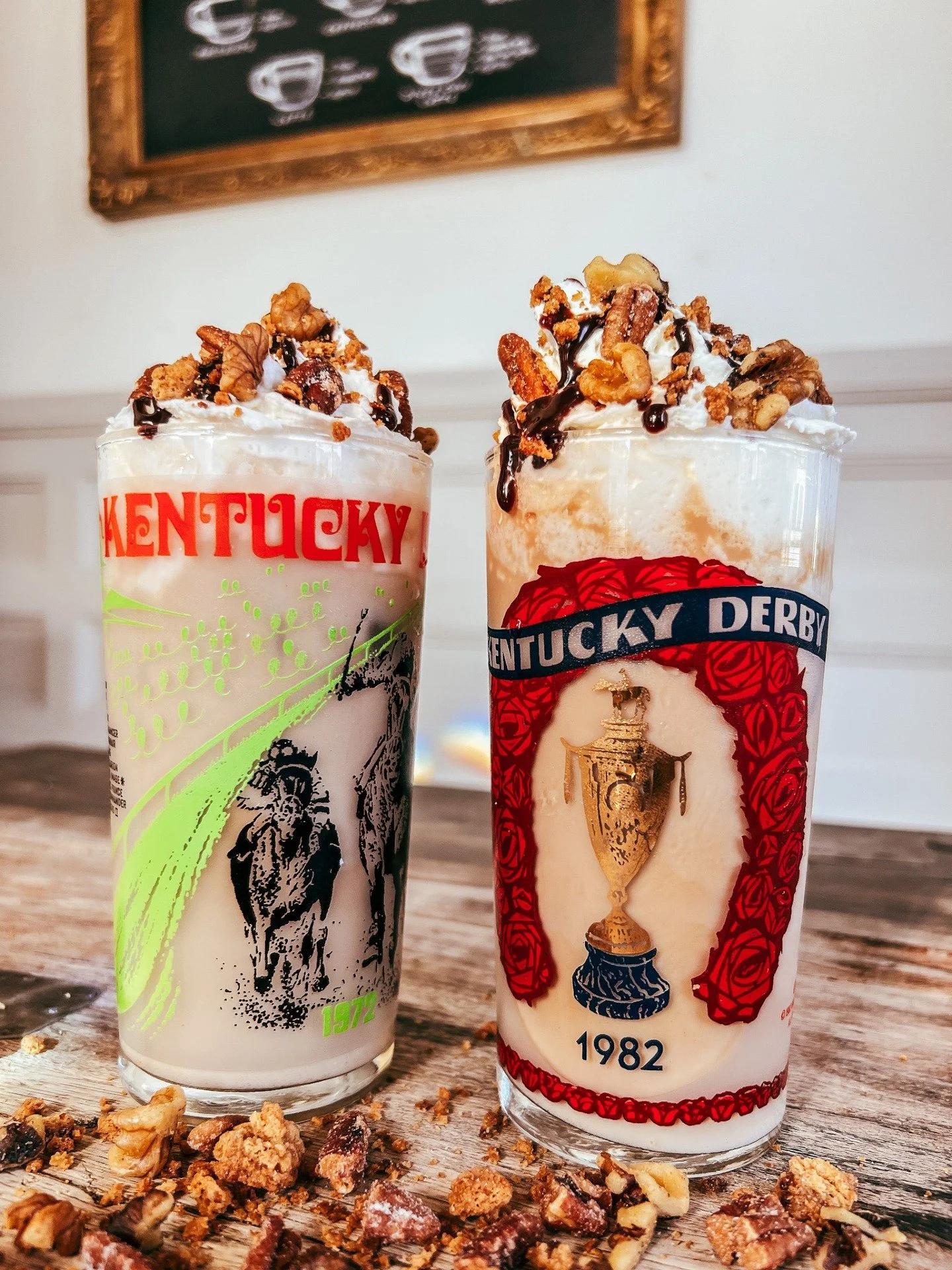 🌹 It's Derby Week, y'all! 🐎 Introducing our show-stopping Derby Pie Latte, available Thursday through Sunday - don't let this Derby delight pass you by! 🏇🏆 

#theamsdencoffeeclub #kentuckyderby #versaillesky #derbypie