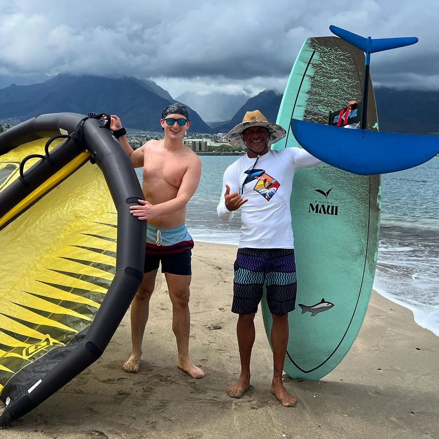Canadians are always the most polite and kindest people... Good times Drew&hellip; see ya for your next lesson. 
.
WingFoilMaui.com
.

#wingfoilsurf #hydrofoiling #wingfoil #wingsurfing #kitewing #kitesurfing #kitefoil #loyaltothefoil #foil #hydrofoi