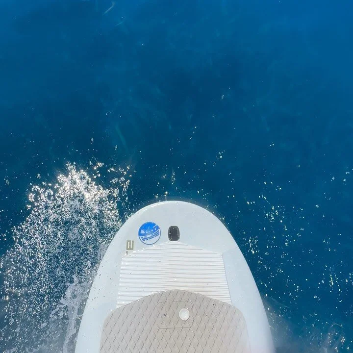 Took a overdue E-Foiling lesson today with @efoilhawaii. We laughed the whole time&hellip; if you are on the island make sure to take lessons with them. It will also help you with your Wing Foiling Skills. Mahalo to Rhavie and Rafael for the best mor