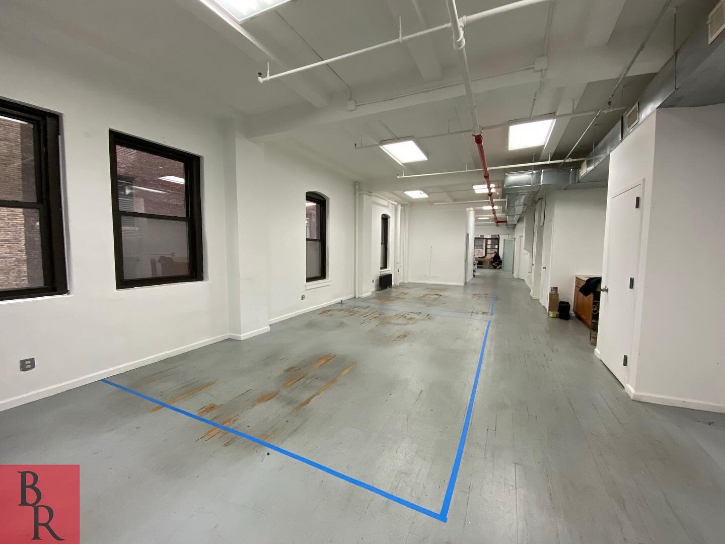 Before and after photos of a studio build out we did for @gothampodcaststudio 🎙 
Acoustical gypsum board for enhanced soundproofing and sound control. 
#construction #framing #drywall #studs #drywallfinisher #drywallnation #flooring #sheetrock #dryw