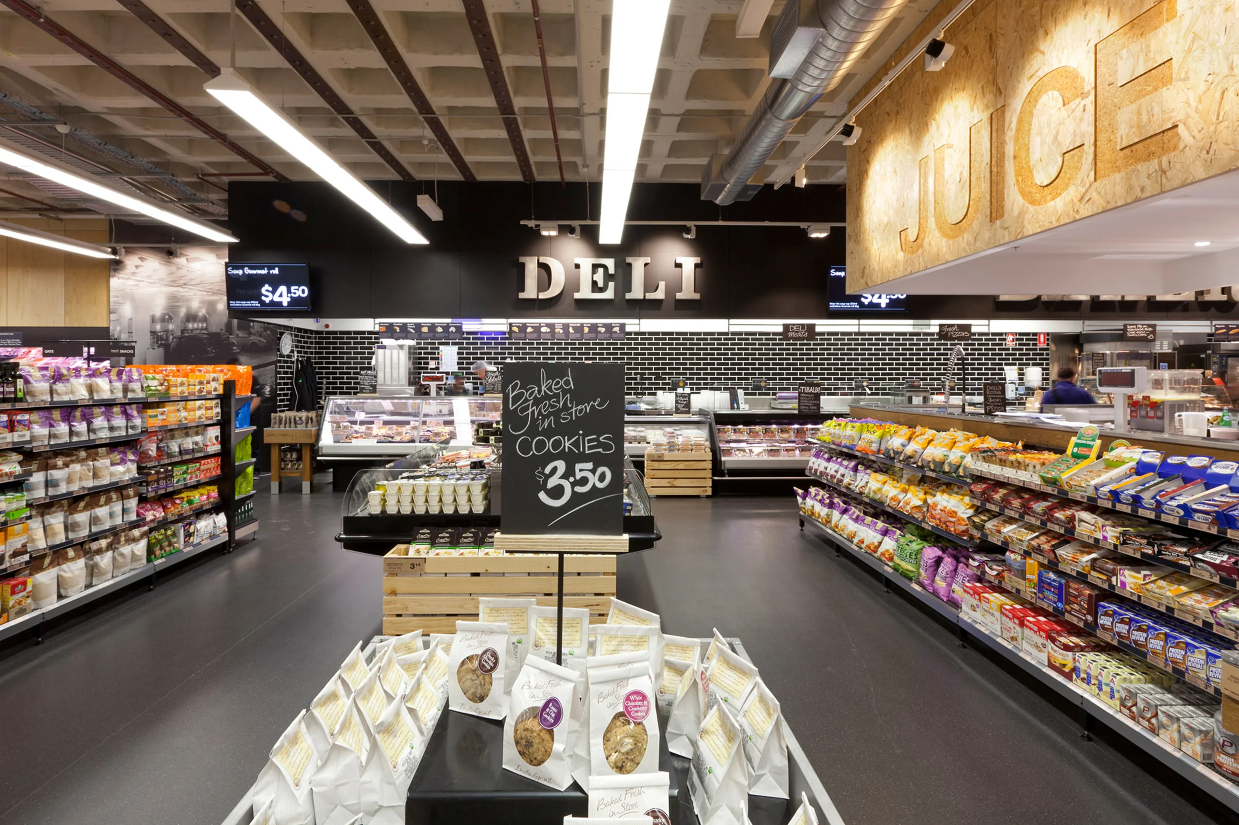 JuicyDesign-Projecthero-2500x1666-InteriorBranding-Woolworths-04.jpg
