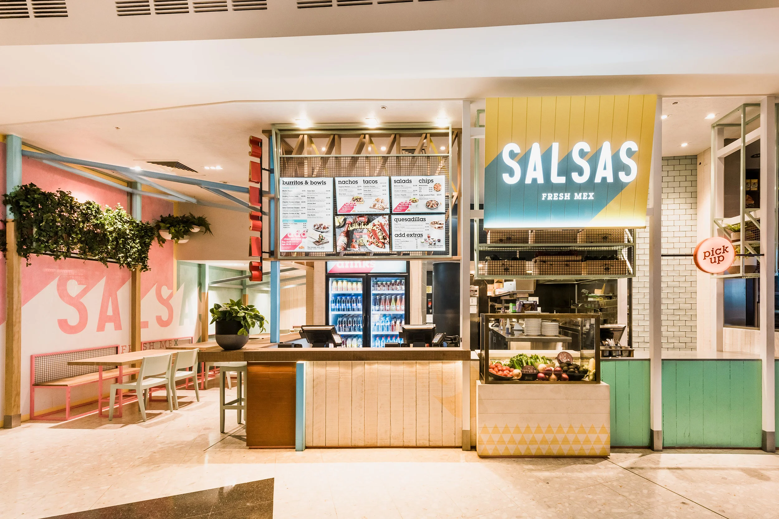 JuicyDesign-Projecthero-2500x1666-InteriorBranding-Salsas-02.jpg