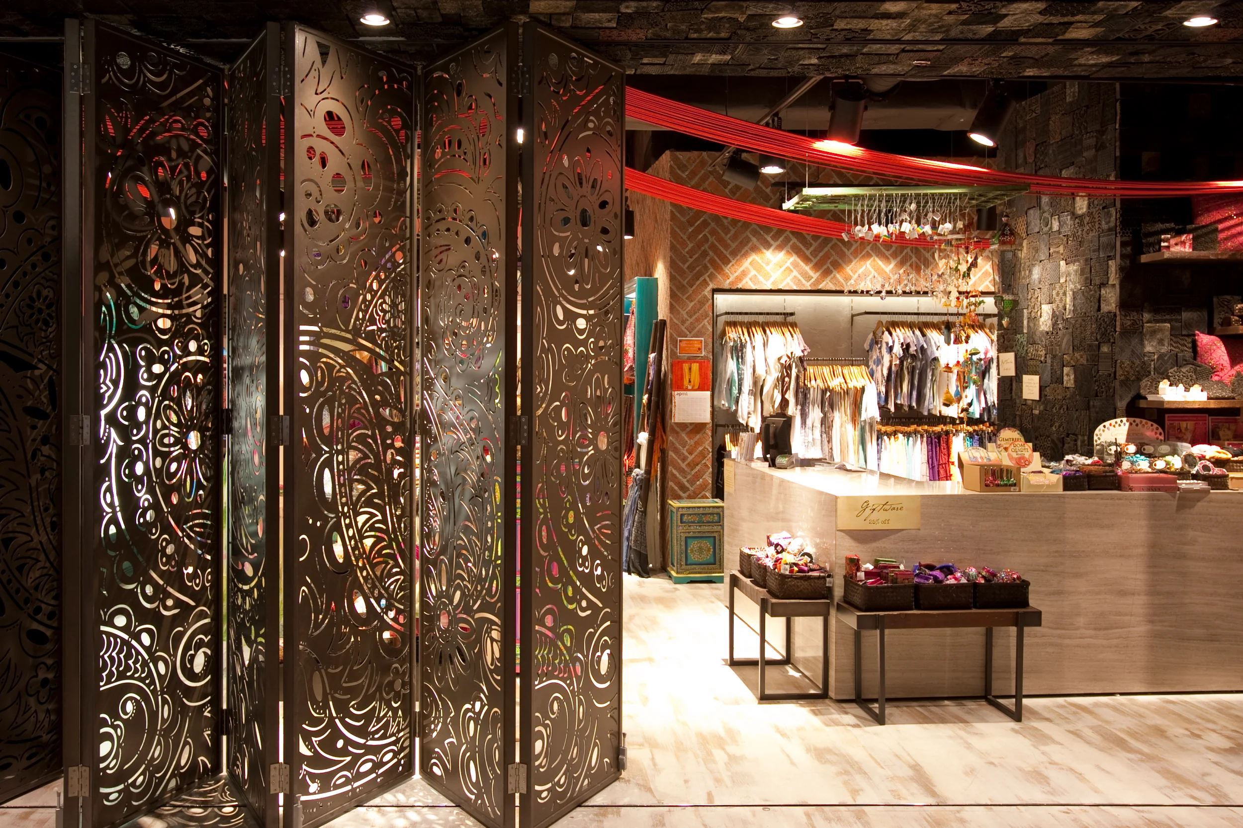 JuicyDesign-Projecthero-2500x1666-InteriorBranding-TreeofLife-Westfield-PittStreet.jpg