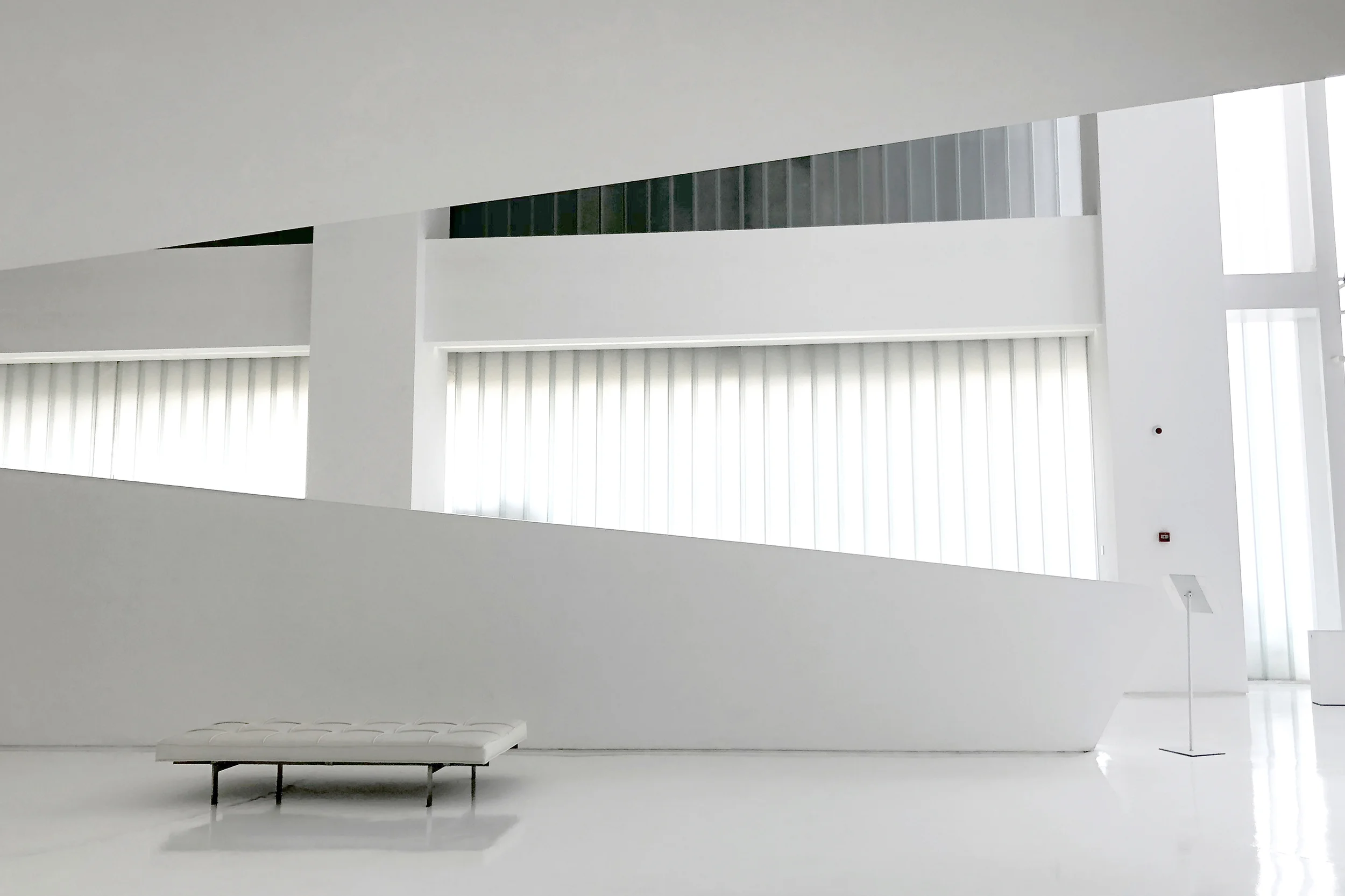 JuicyDesign-Projecthero-2500x1666-InteriorBranding-Blackswan-05.jpg