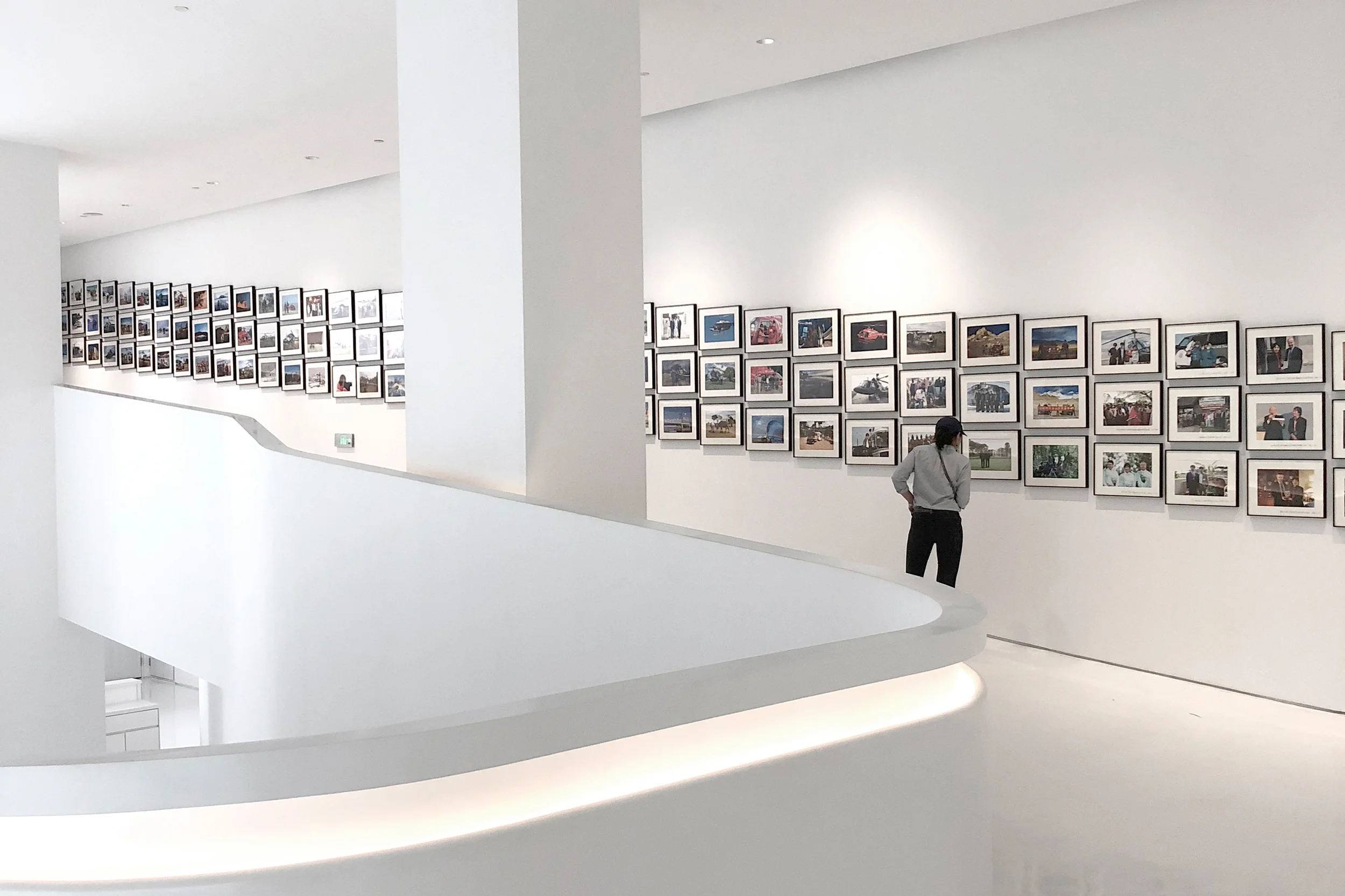 JuicyDesign-Projecthero-2500x1666-InteriorBranding-Blackswan-07.jpg