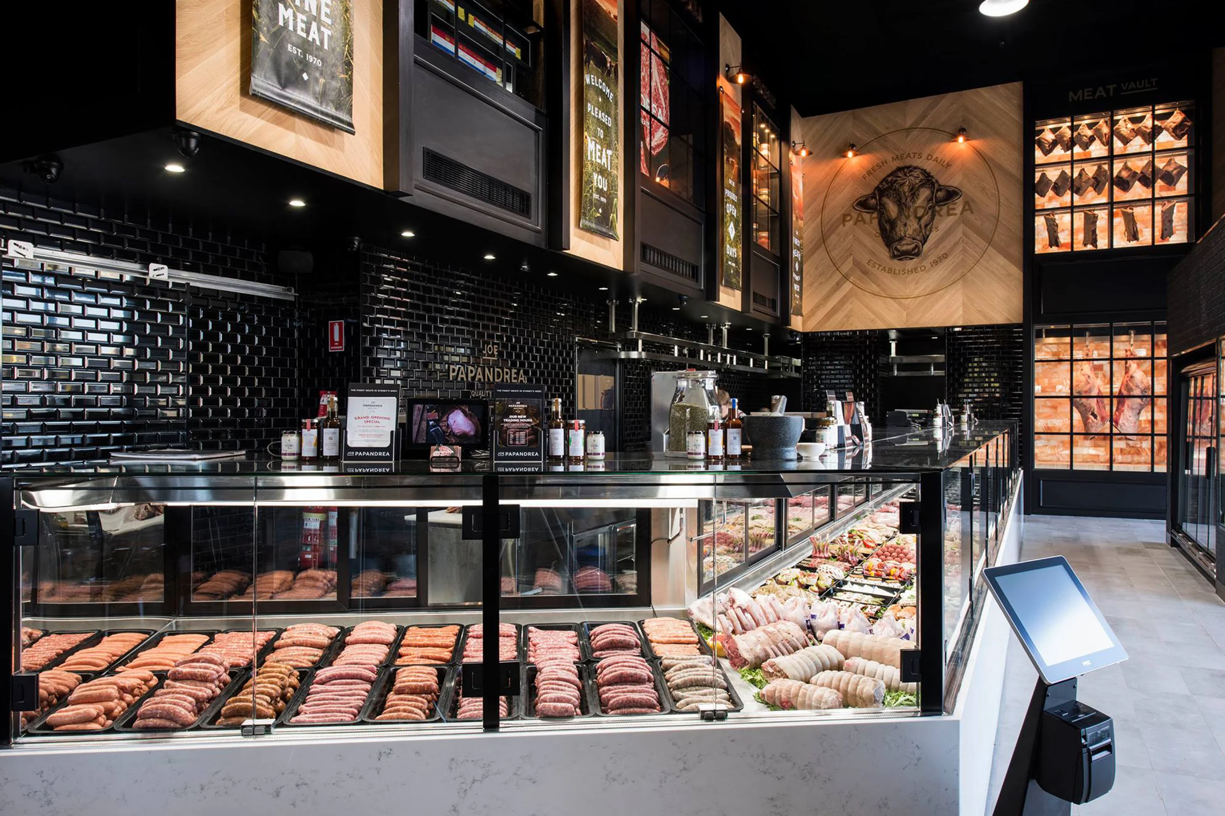 JuicyDesign-Projecthero-2500x1666-InteriorBranding-JoePapandrea-02.jpg