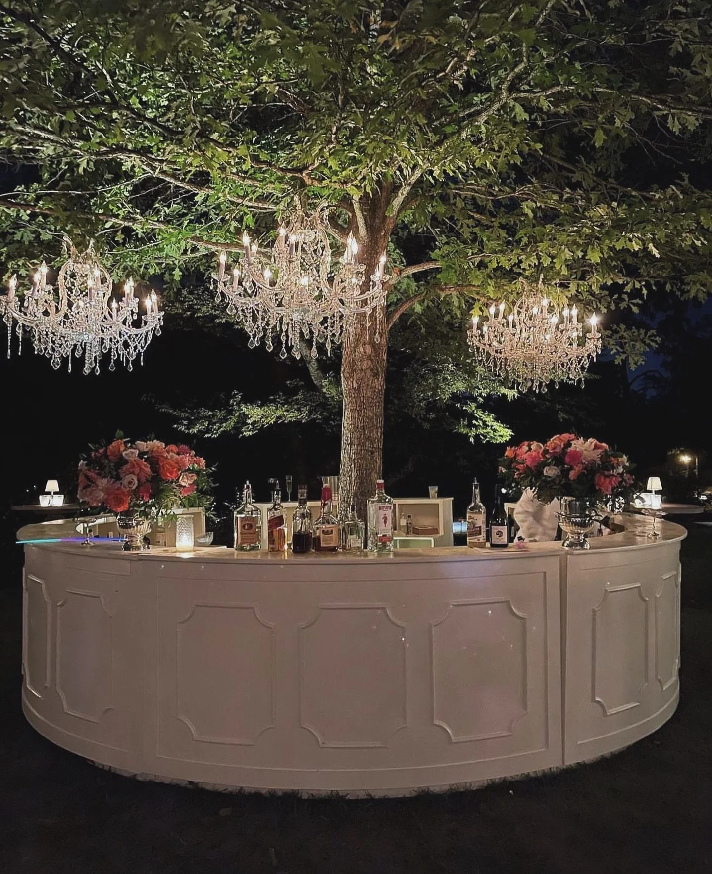 Because outdoor bars belong in every season 🥂🍃
•
•
•
•
#eventplanning #eventdesign #eventplanner #eventprofs #eventpros #eventinspiration #eventinspo #partydecor #partyinspiration #patryinspo #inspo #wedding