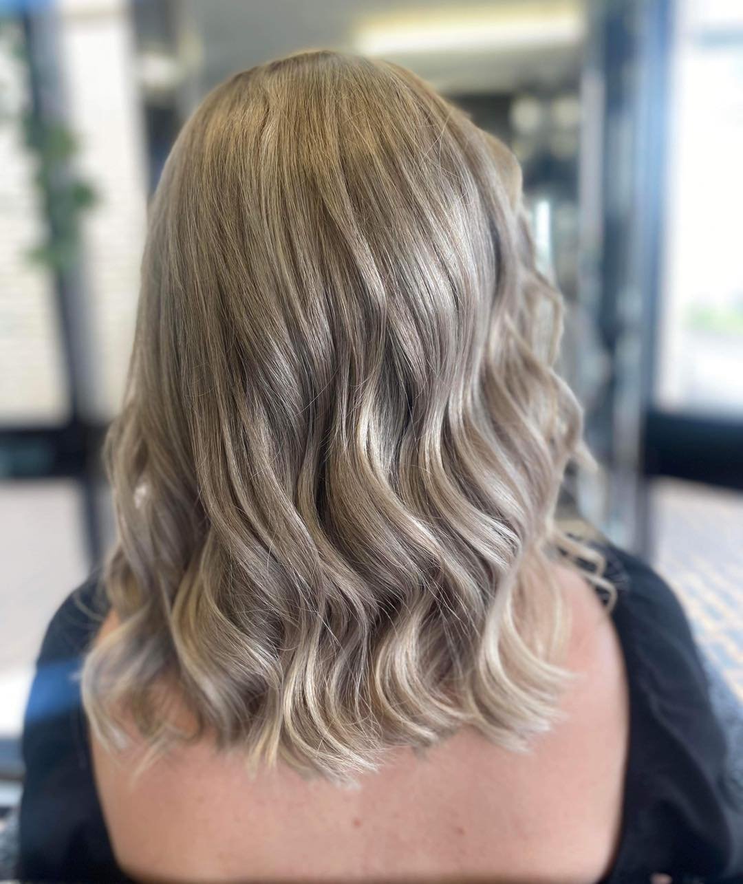 A stunning lived-in blonde that we absolutely adore! ✨ 

.
.
.

📞 (07) 4317 4192
🌐 www.iconsalonshb.comau
📍 1/40 Torquay Road Pialba QLD

.
.
.

#hairdresserherveybay #hairsalonherveybay #beautysalonherveybay #salonherveybay #cosmetictatooherveyba