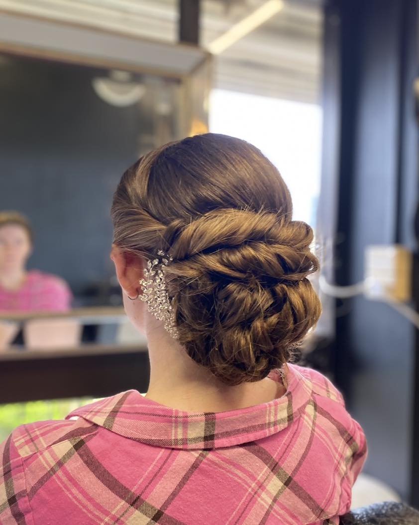 It was another formal this week! Congratulations to all Hervey Bay High year 12&rsquo;s 🤍✨ 

.
.
.

📞 (07) 4317 4192
🌐 www.iconsalonshb.comau
📍 1/40 Torquay Road Pialba QLD

.
.
.

#hairdresserherveybay #hairsalonherveybay #beautysalonherveybay #