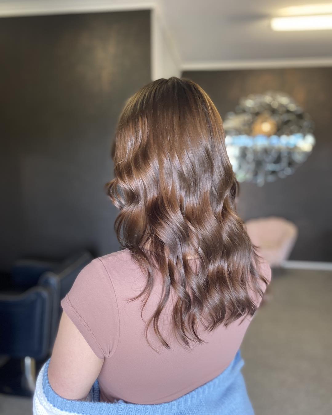 HOT DAMN&hellip; 🥵 

Such a glow up for this gorgeous lady 🤍✨ 

.
.
.

📞 (07) 4317 4192
🌐 www.iconsalonshb.comau
📍 1/40 Torquay Road Pialba QLD

.
.
.

#hairdresserherveybay #hairsalonherveybay #beautysalonherveybay #salonherveybay #cosmetictato