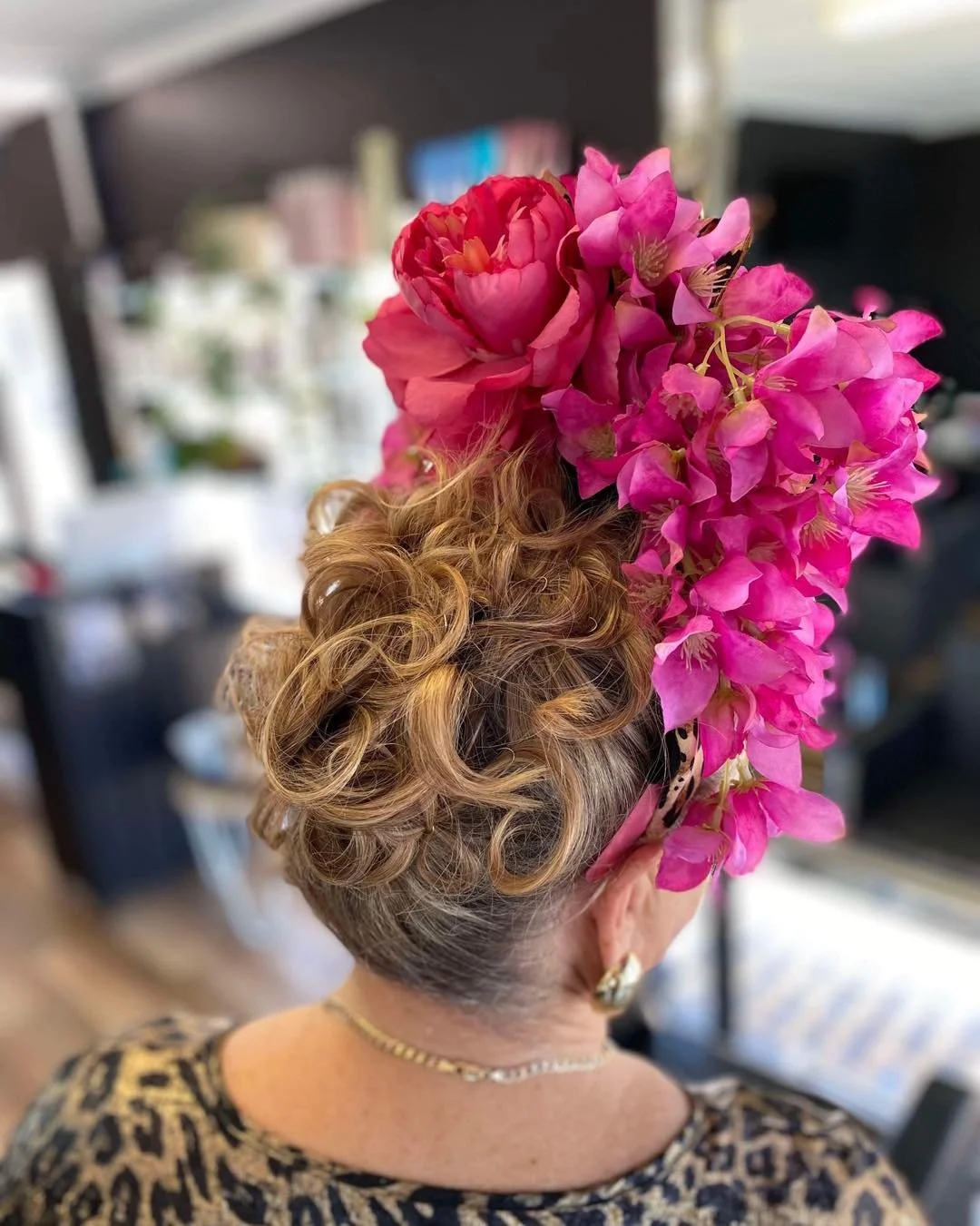 Melbourne Cup upstyle 🌺🌸 

.
.
.

📞 (07) 4317 4192
🌐 www.iconsalonshb.comau
📍 1/40 Torquay Road Pialba QLD

.
.
.

#hairdresserherveybay #hairsalonherveybay #beautysalonherveybay #salonherveybay #cosmetictatooherveybay #browtattooherveybay  #her