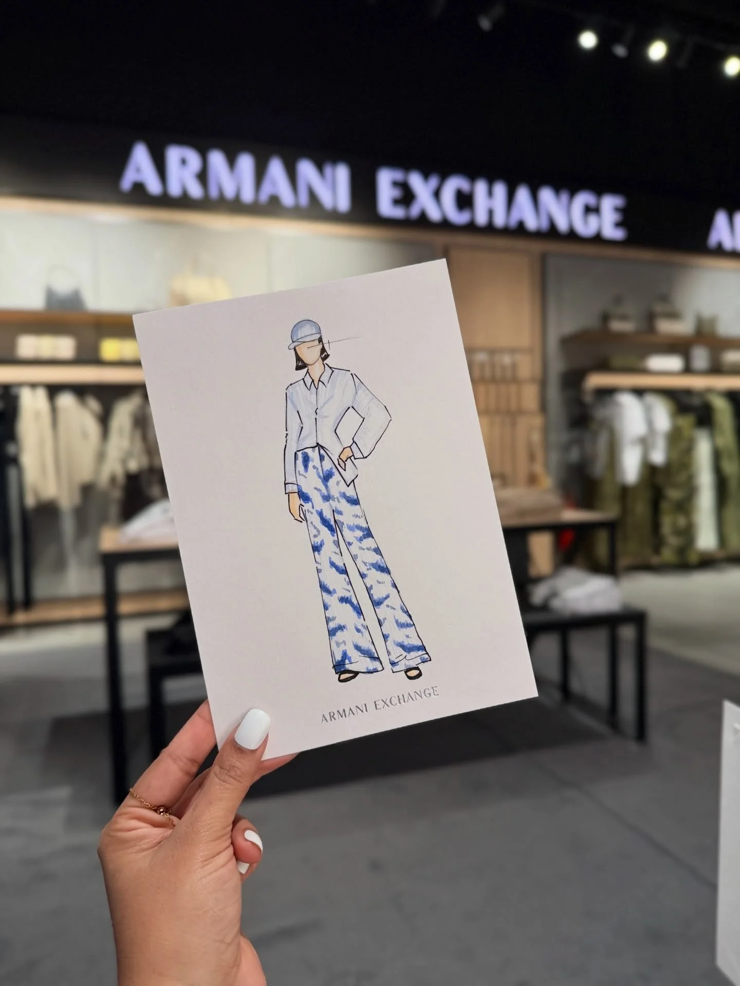 10 hours in Jeddah ✨
Flew in for a quick day to sketch live at @armaniexchange in @redseamallksa. Always such a joy to be back in this beautiful city, this time after almost two years.
Thank you for having me - and for the gorgeous shoes and tee 🤍✨