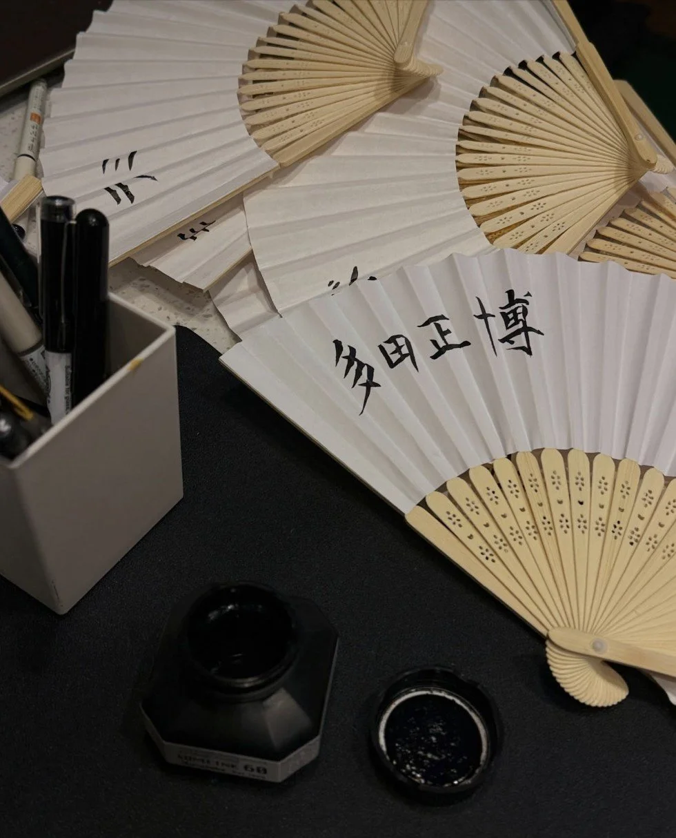 japanese-calligraphy-hand-fans-sushi-sushi-riyadh.jpg