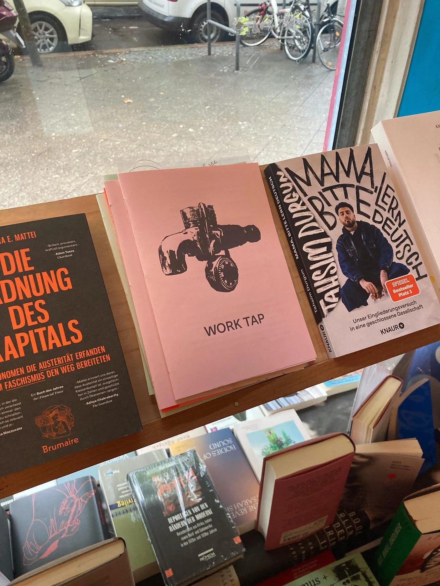 WORK TAP 5th Edition now @b_books_verlag 

Work Tap is an anonymous &lsquo;underground&rsquo; zine swimming in Berlin&rsquo;s resurfaced swamp of prejudice, anxiety and political paranoia. But it&rsquo;s not all doom and gloom at the copieladen: art 