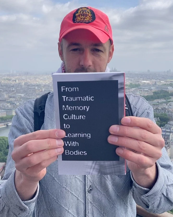 YOU ARE INVITED: 

1001 
ACCURATE MEMORIES

DROP IN
BOOK LAUNCH 
@ aequa e13 BERLIN 
SATURDAY 24.05.25
15.00-19.00
Exerzierstr. 13
13357

Sat 24.05: Book Launch: 1001 Accurate Memories - Alex Head, (Plural Studio) - A round table open format discussi