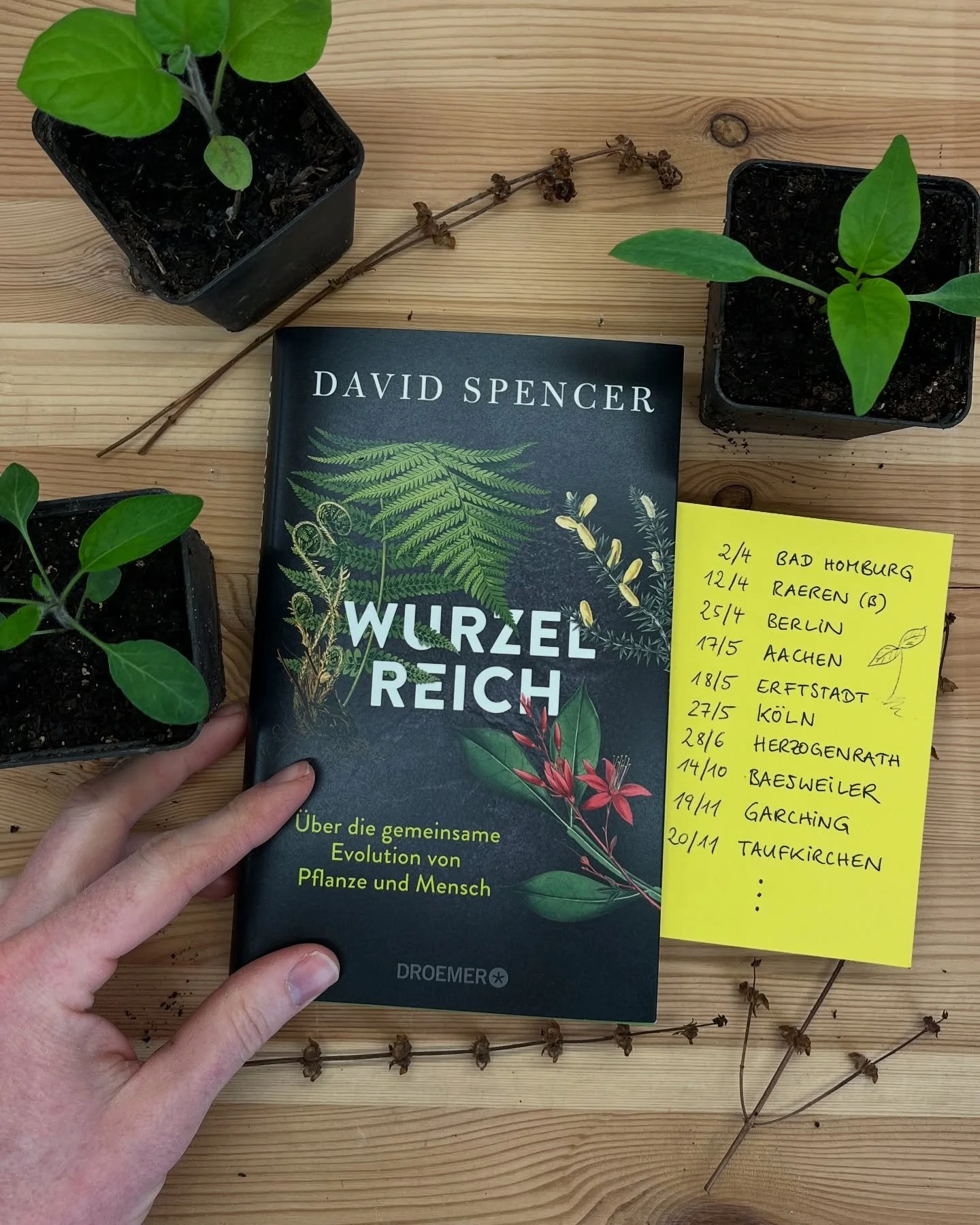 N&auml;chste Woche erscheint mein neues Pflanzenbuch WURZELREICH &uuml;berall, wo es B&uuml;cher gibt. 🌱 Ihr findet mich dann mit Saatgut und B&uuml;chern unterm Arm hier und dort auf verschiedenen Events. Weitere Termine findet ihr auf meiner Webse